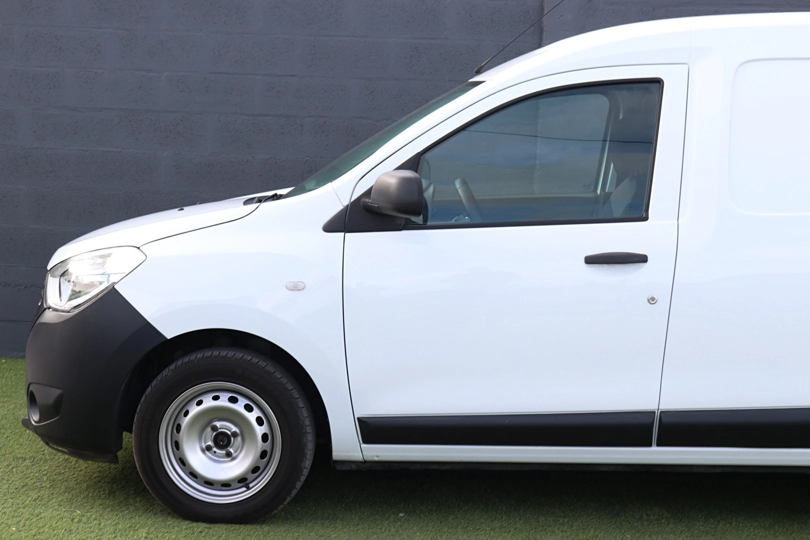 Dacia Dokker Van outro
