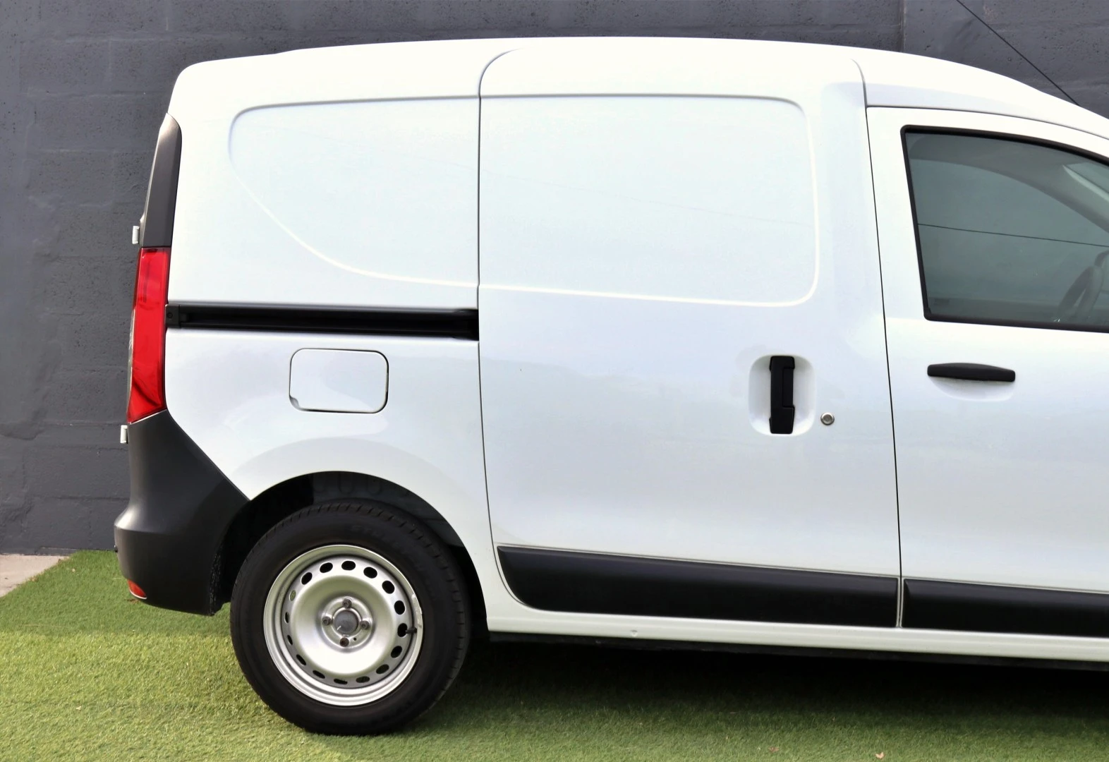 Dacia Dokker Van outro