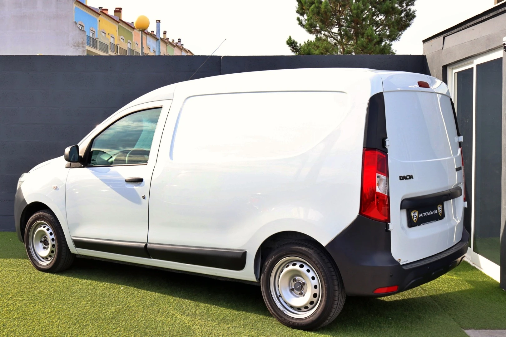 Dacia Dokker Van outro