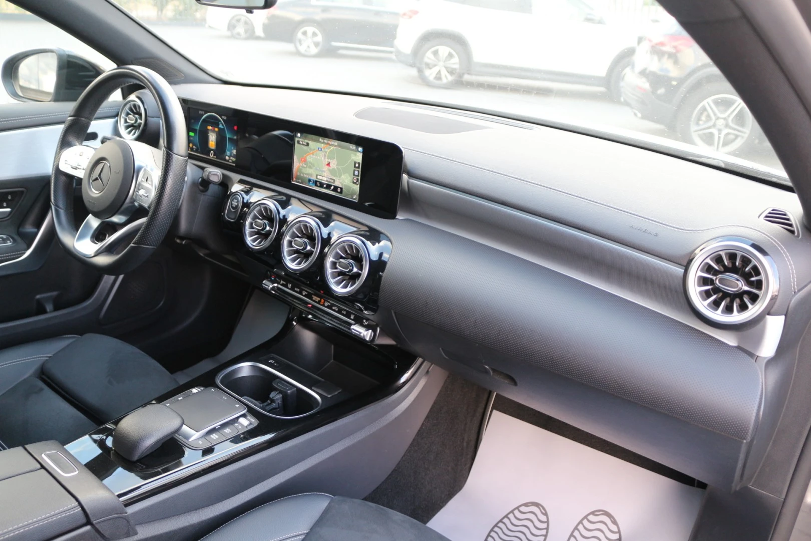 Mercedes-Benz A 250 e AMG Line
