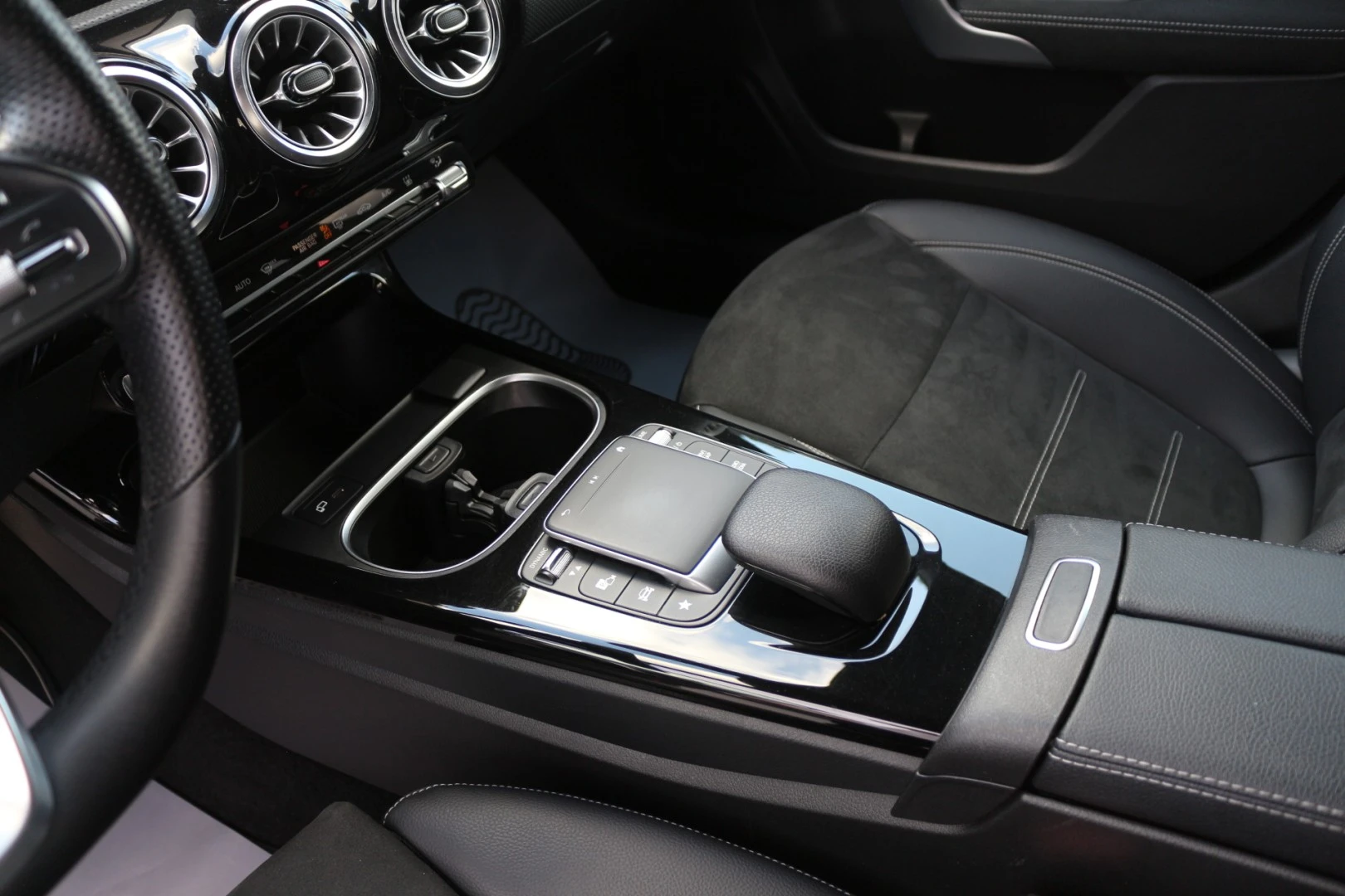 Mercedes-Benz A 250 e AMG Line