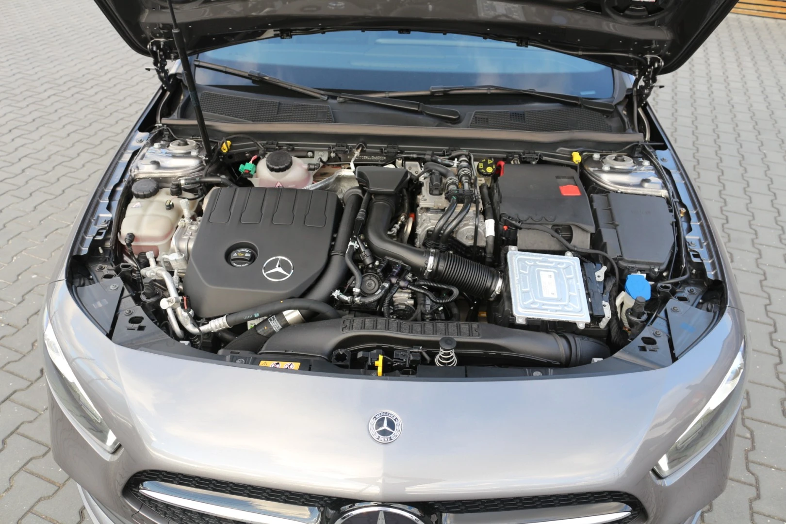 Mercedes-Benz A 250 e AMG Line