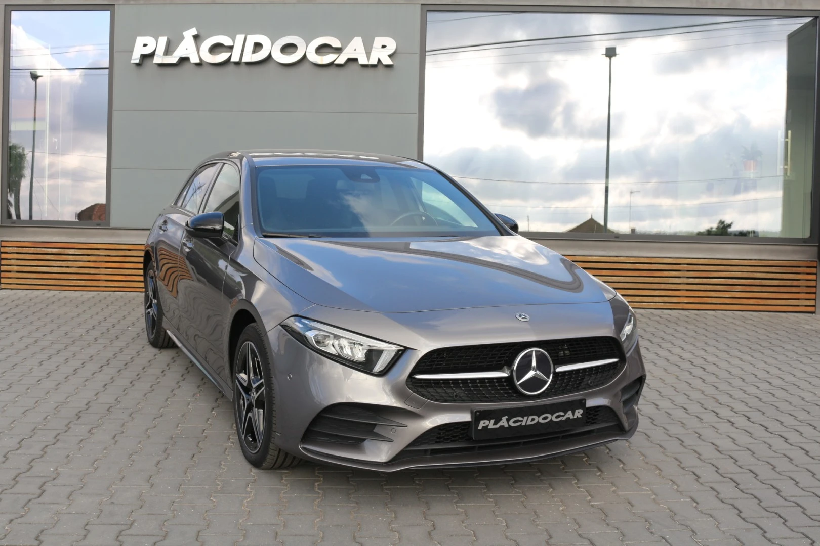 Mercedes-Benz A 250 e AMG Line