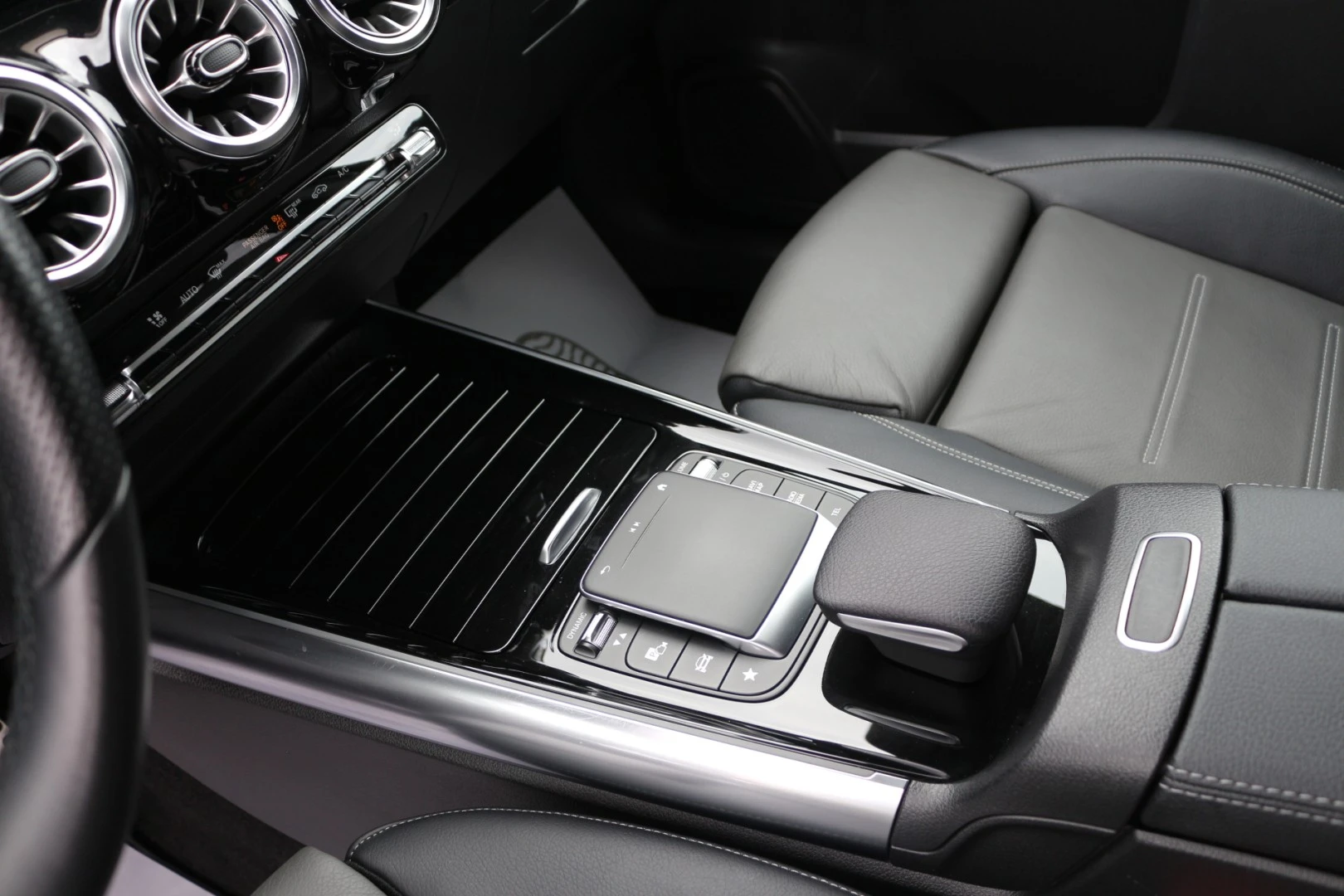 Mercedes-Benz GLA 200 D  AMG PACK NIGHT