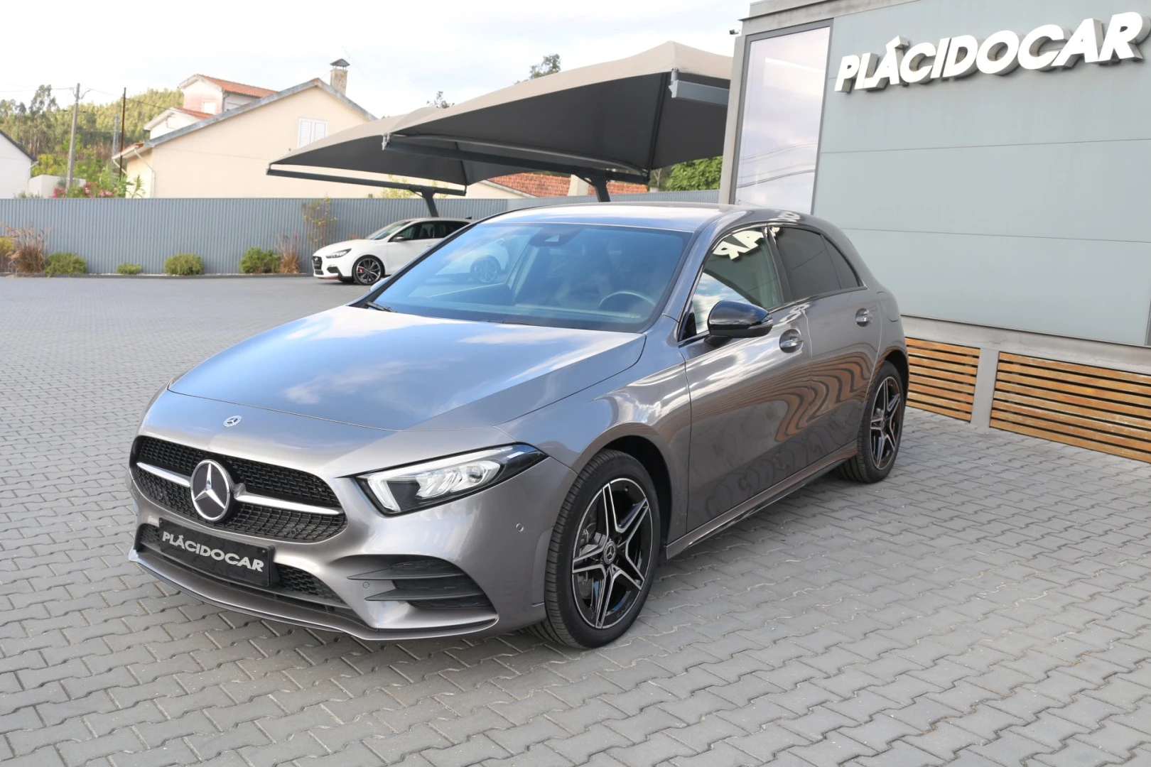 Mercedes-Benz A 250 e AMG Line