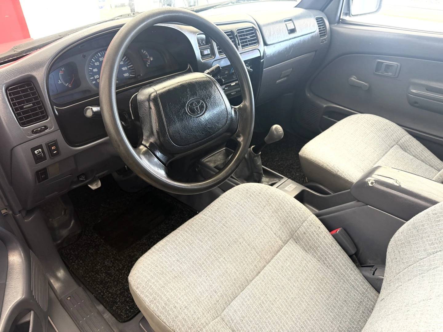 Toyota Hilux 2.4 D LN105L Cx Madeira C.D