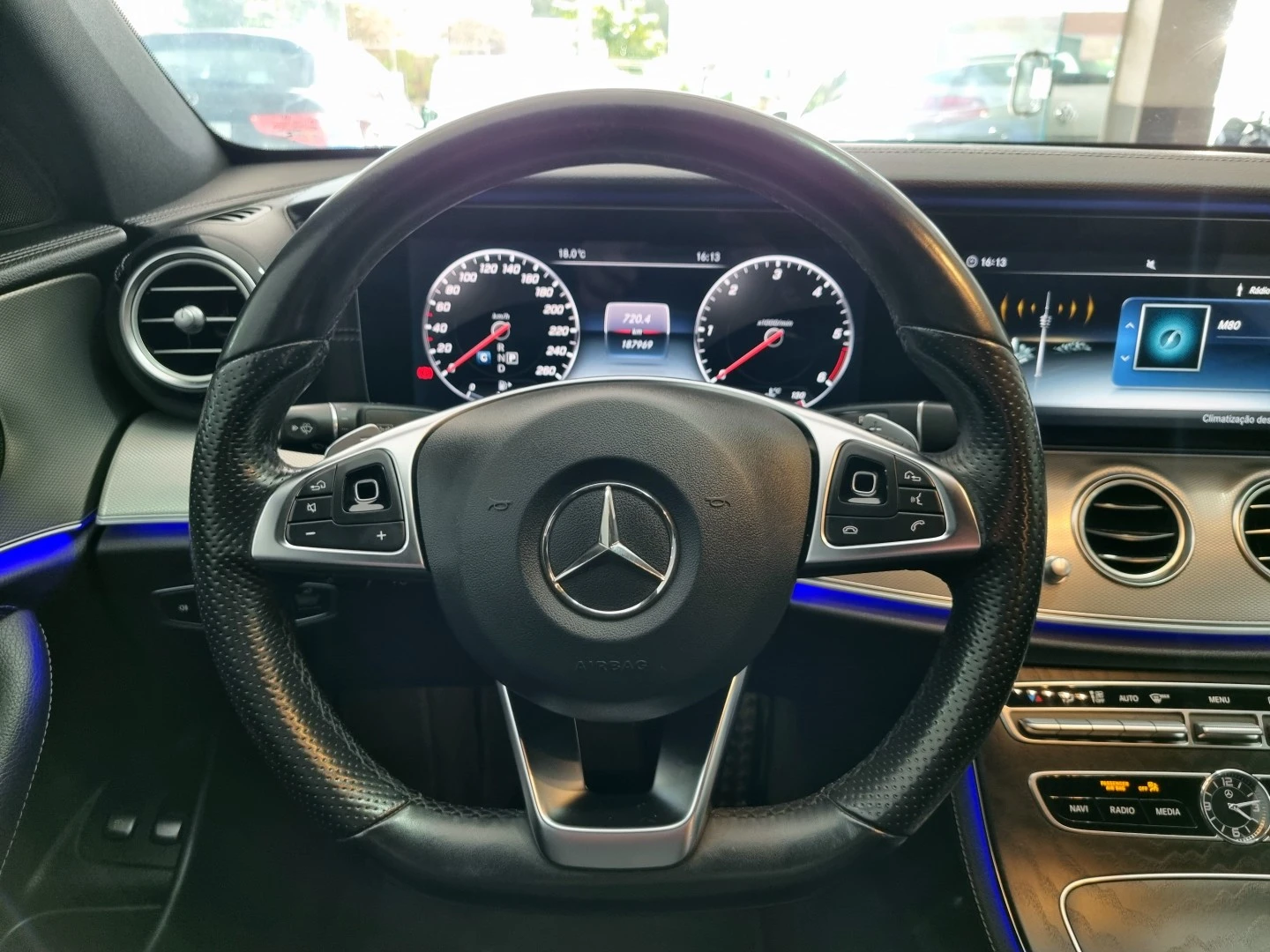 Mercedes-Benz E 220 AMG Line