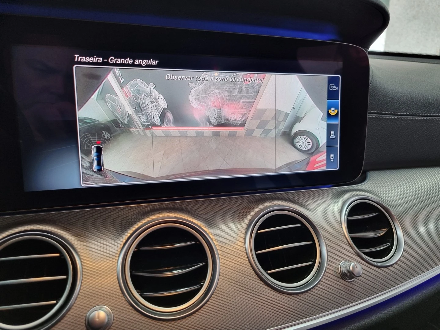 Mercedes-Benz E 220 AMG Line