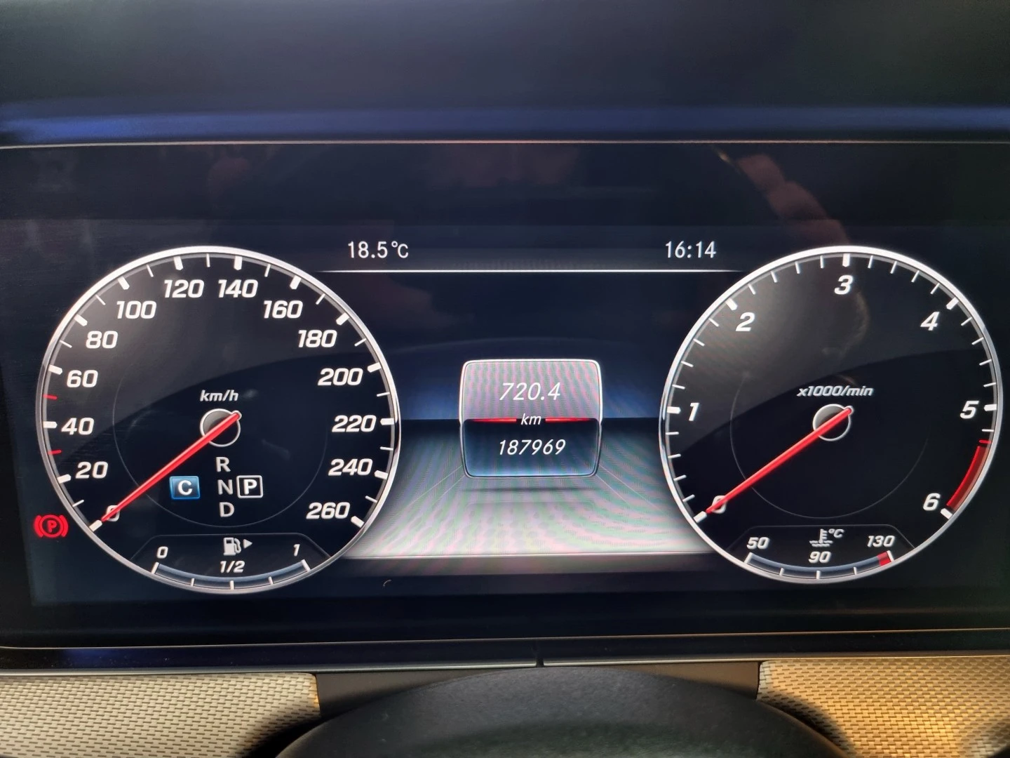 Mercedes-Benz E 220 AMG Line