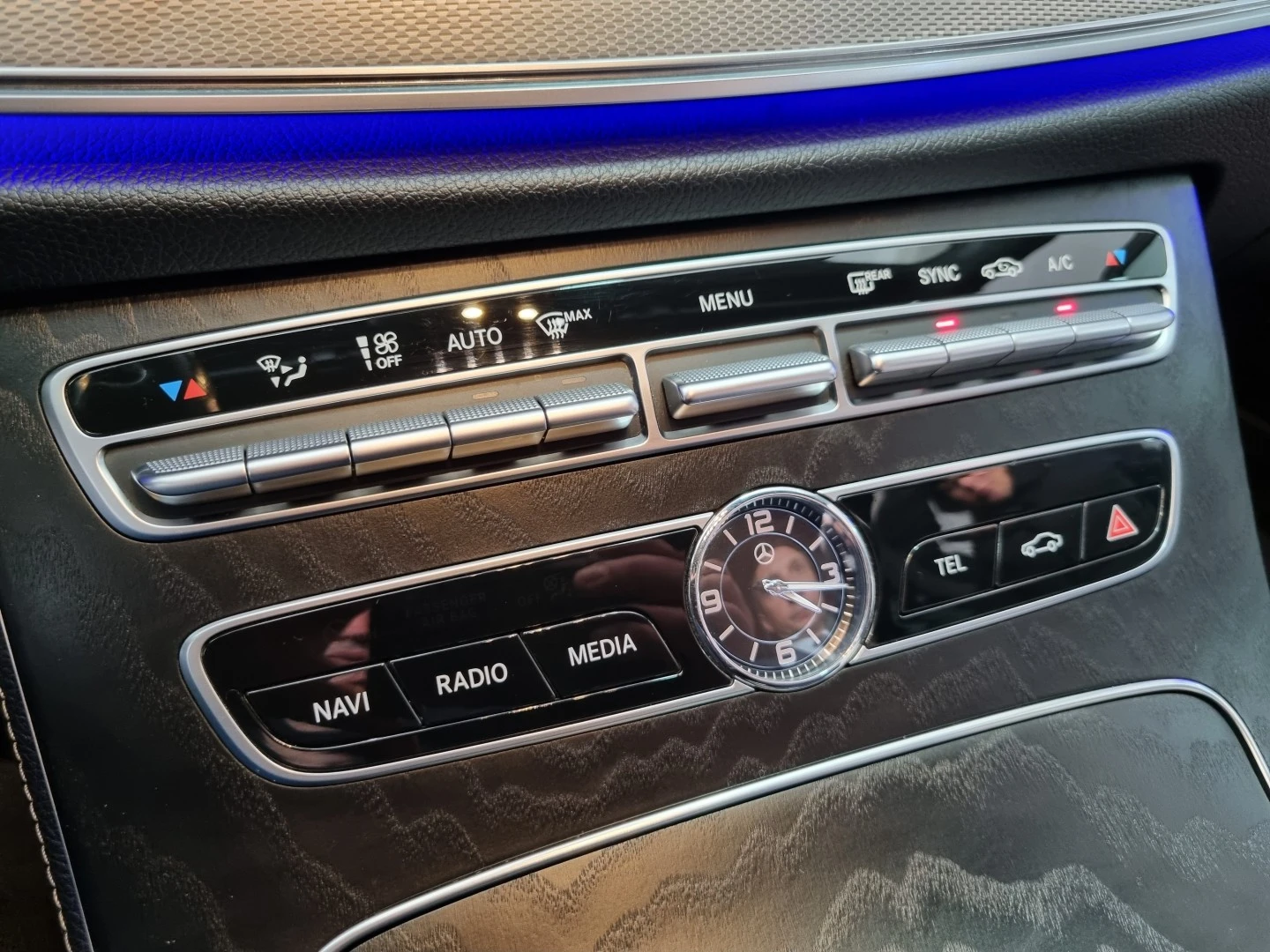 Mercedes-Benz E 220 AMG Line