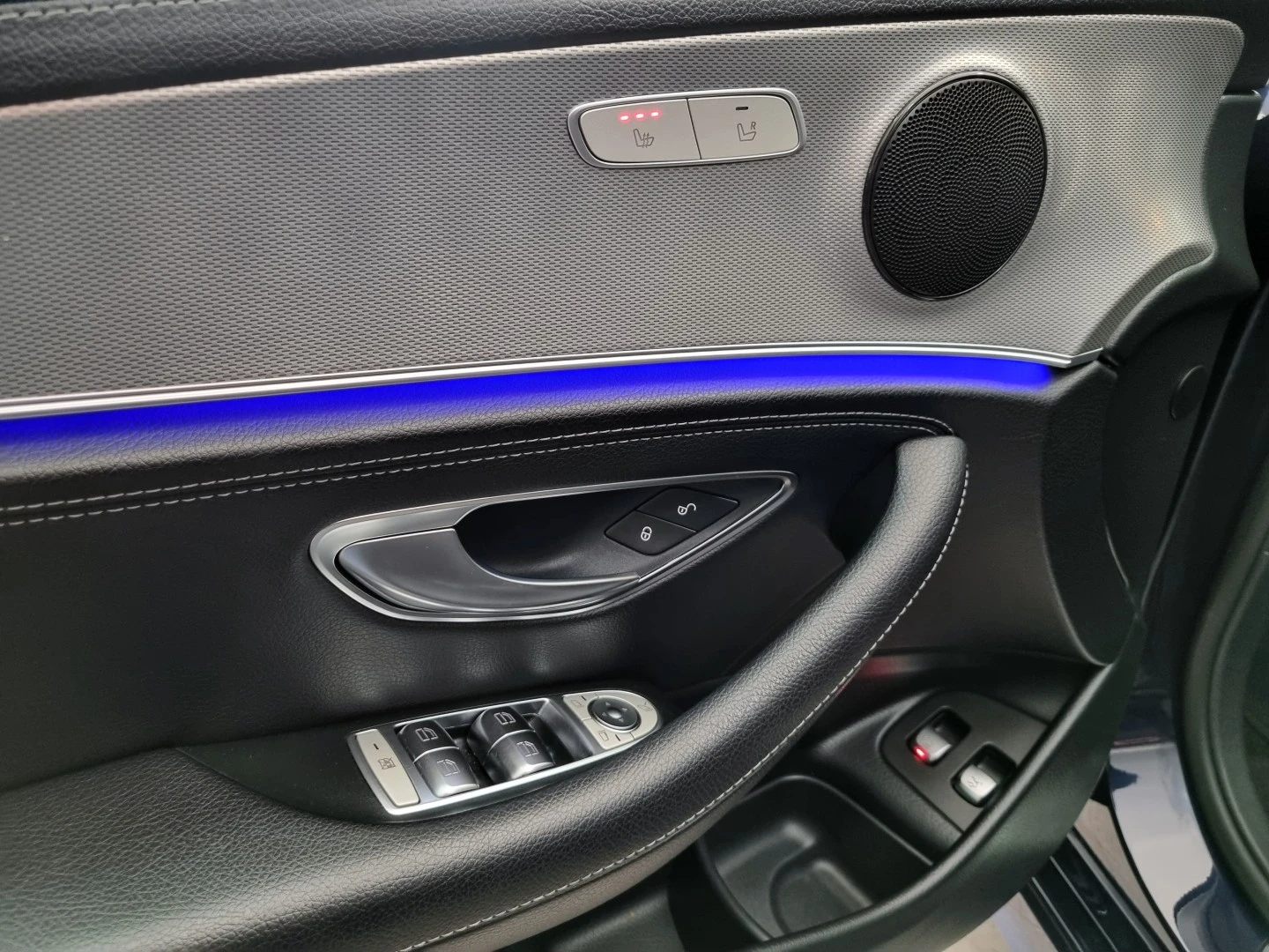 Mercedes-Benz E 220 AMG Line