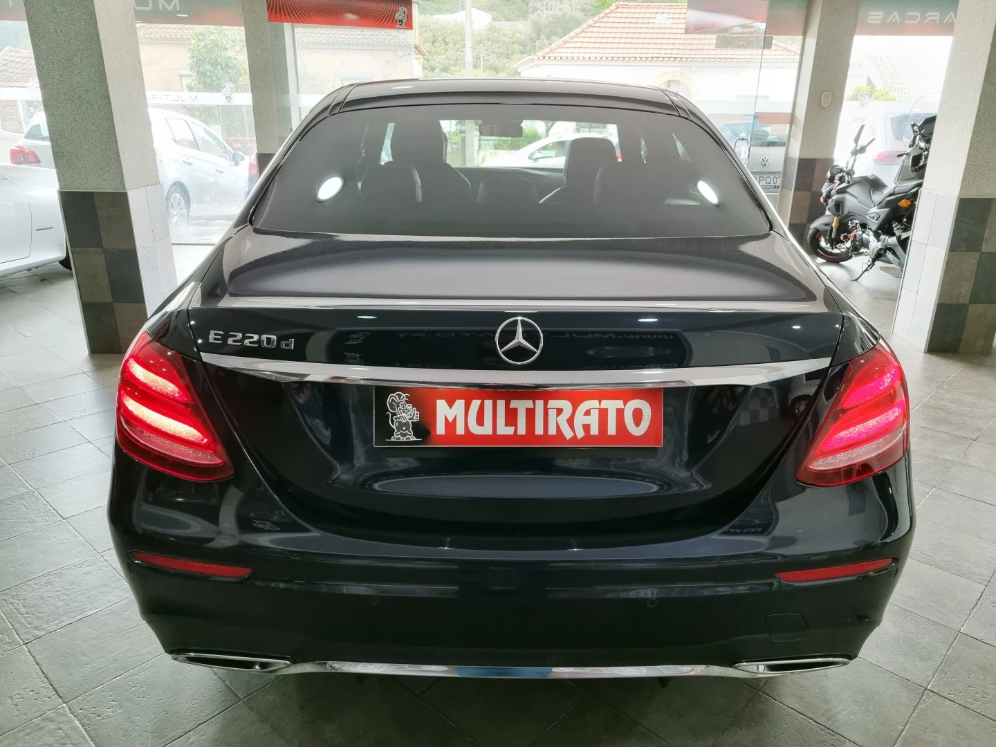 Mercedes-Benz E 220 AMG Line