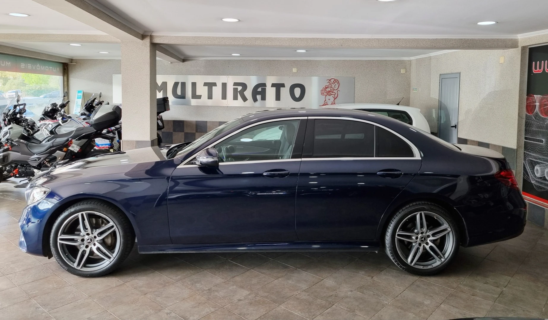 Mercedes-Benz E 220 AMG Line