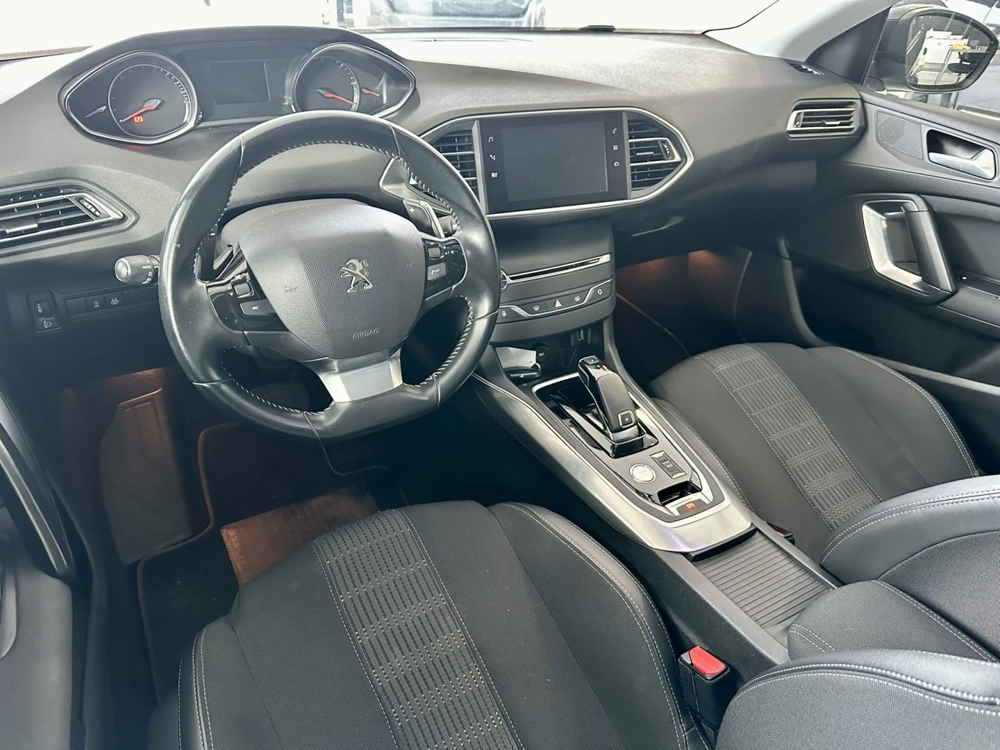 Peugeot 308 SW BlueHDi 130 EAT8 Stop &amp; Start Allure Business-Pack