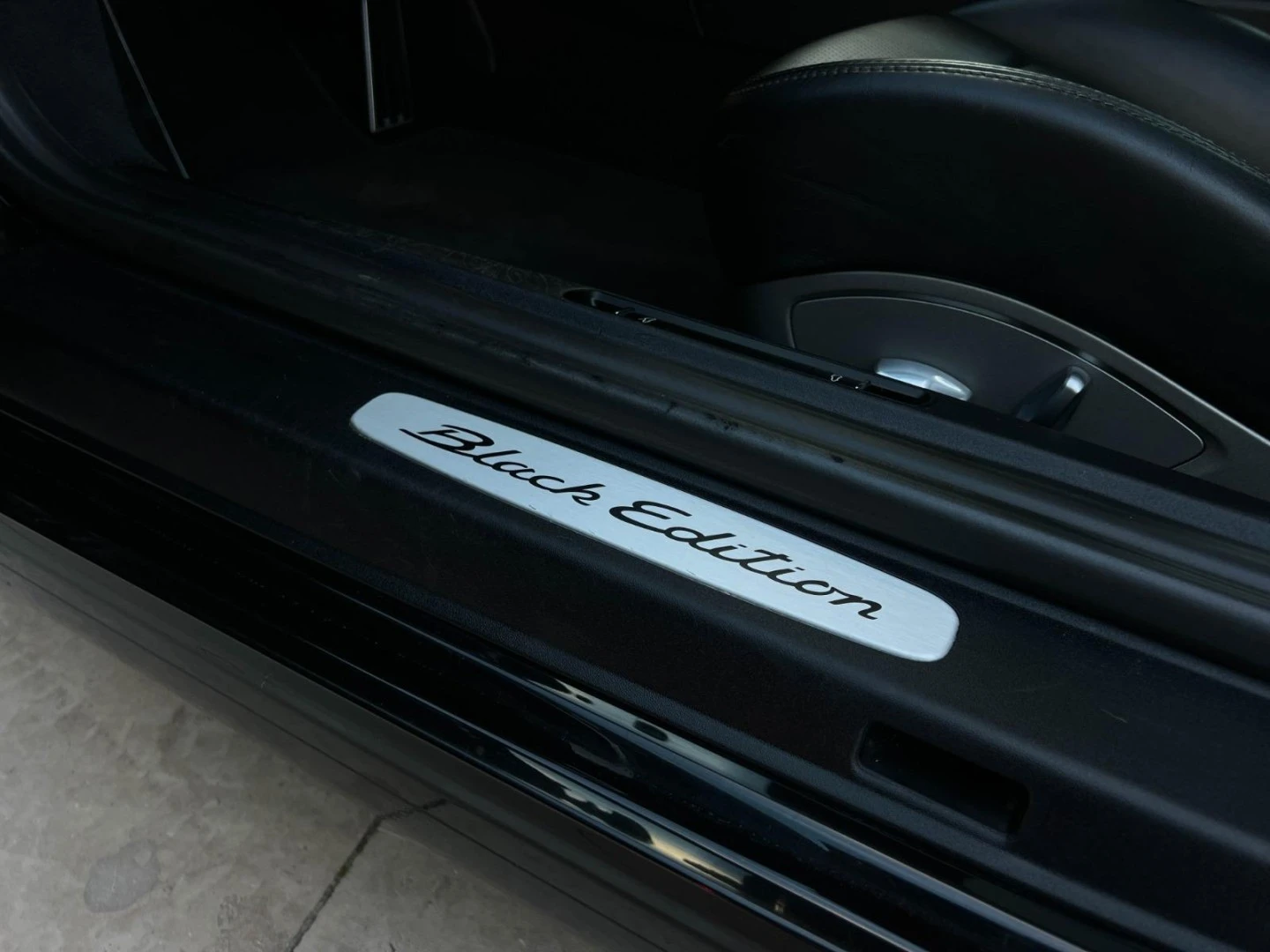 Porsche 911 (991) Carrera 4 Black Edition PDK