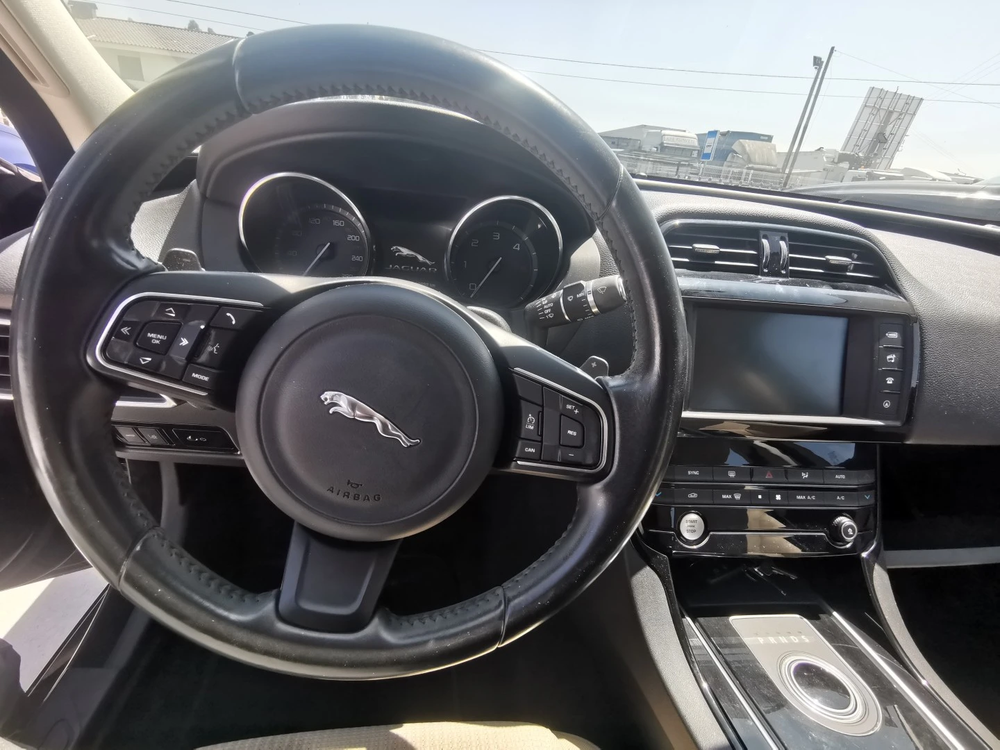 Jaguar XE 2.0 D Prestige Aut.