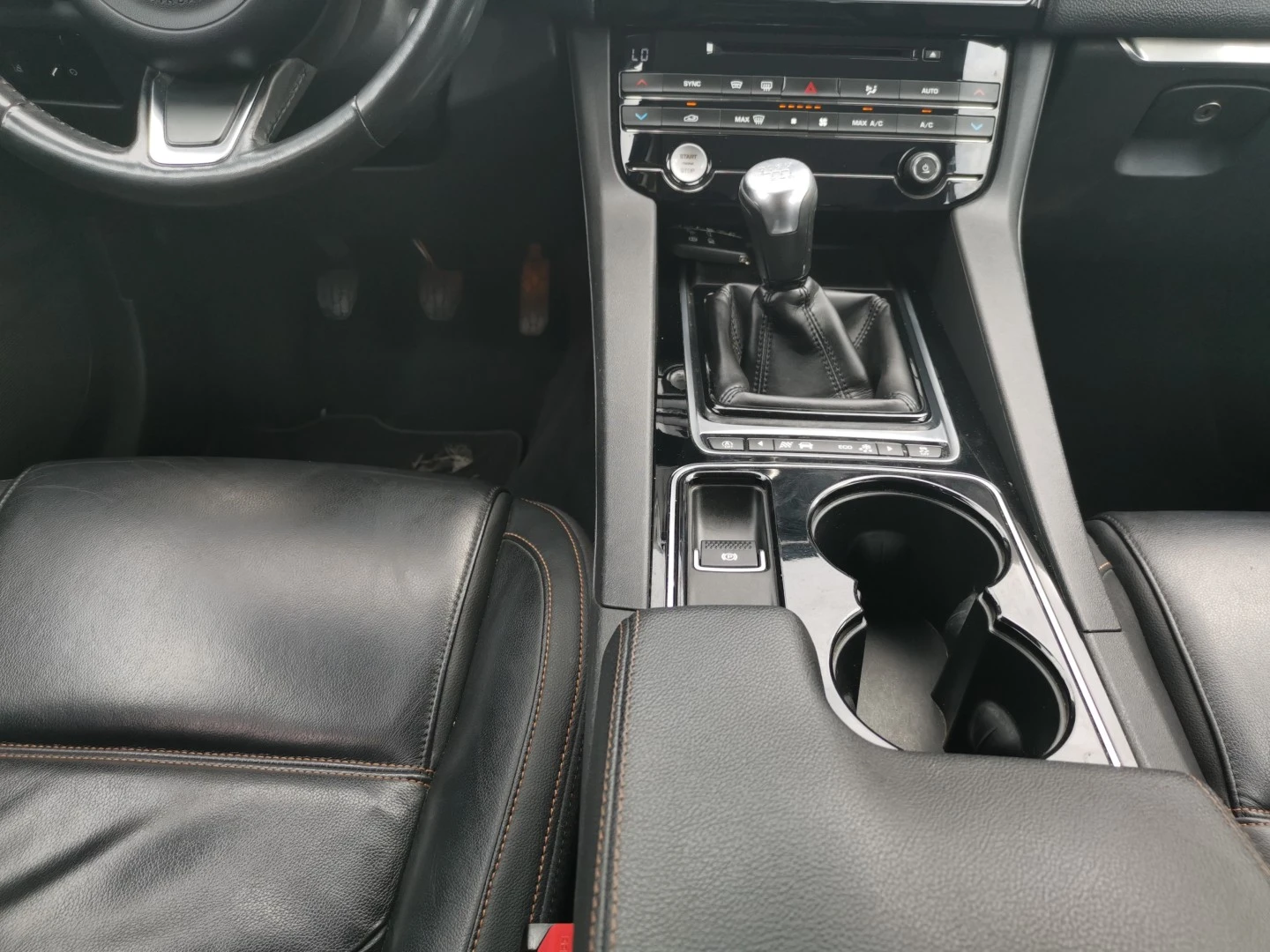 Jaguar F-Pace 2.0 i4D Portfolio