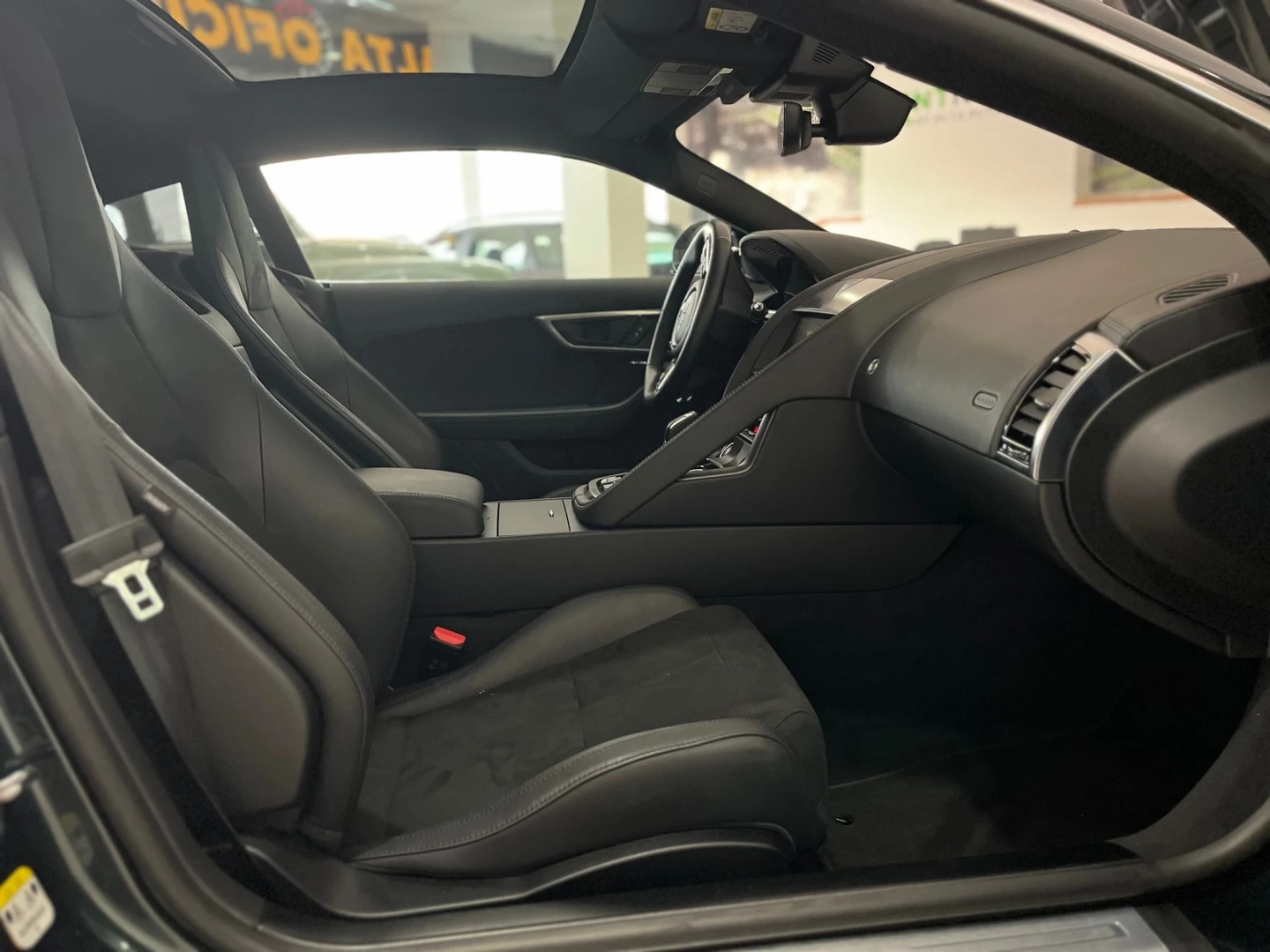 Jaguar F-Type 2.0 i4 R-Dynamic