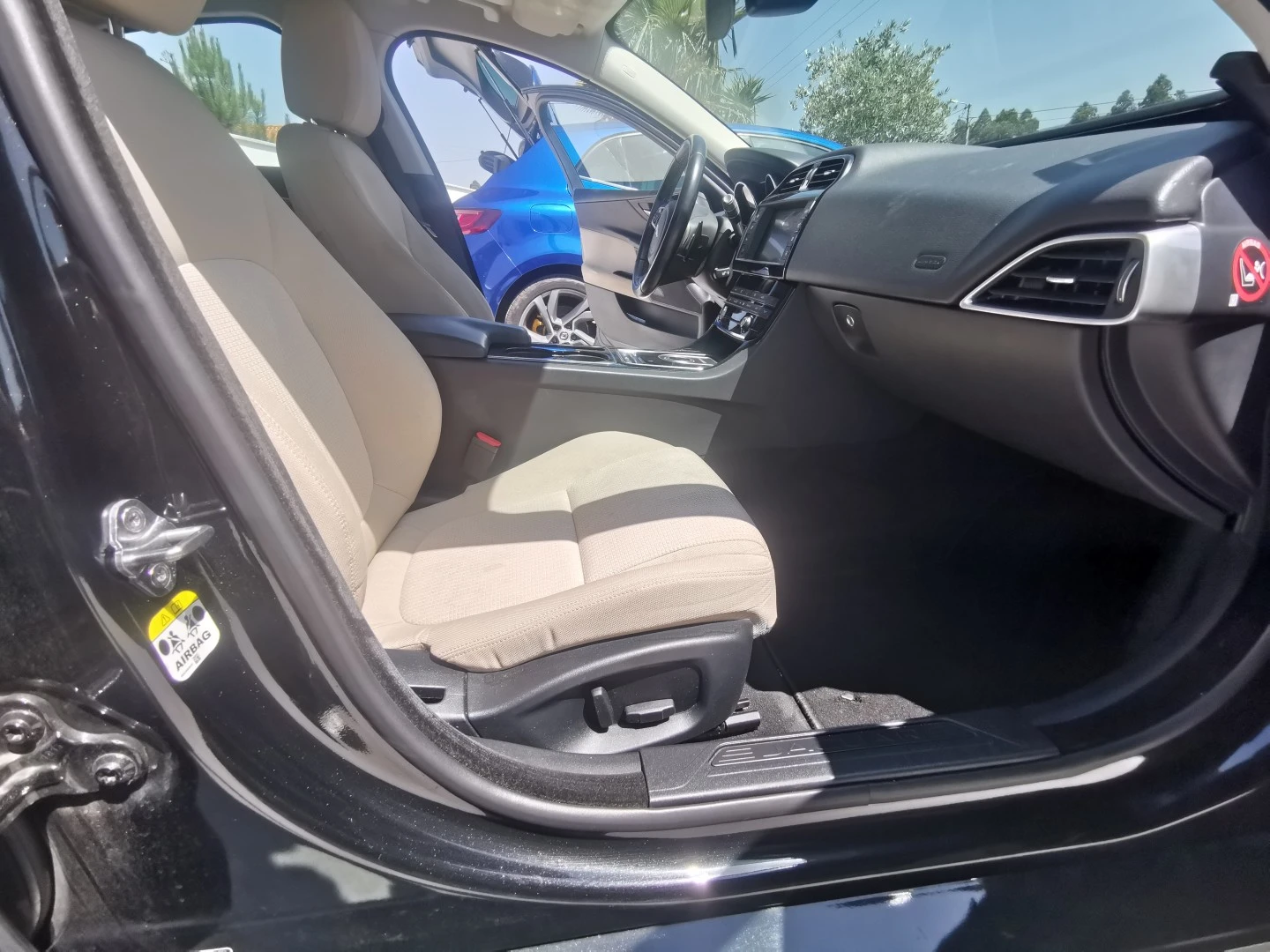Jaguar XE 2.0 D Prestige Aut.
