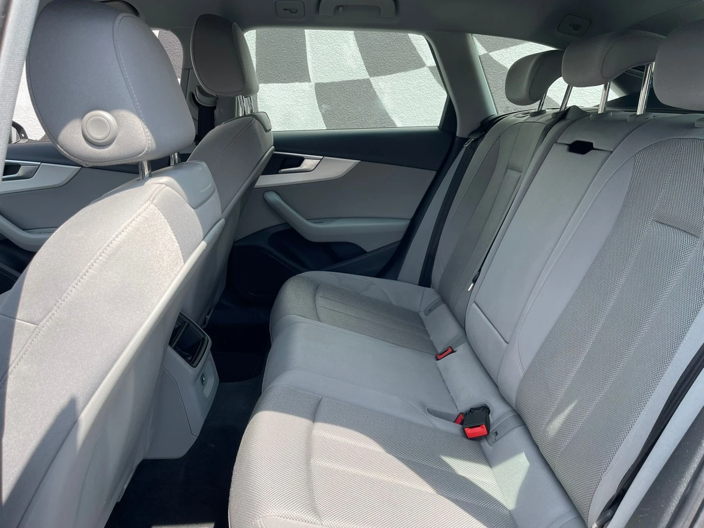 Audi A4 Avant 30 TDI Advanced S tronic