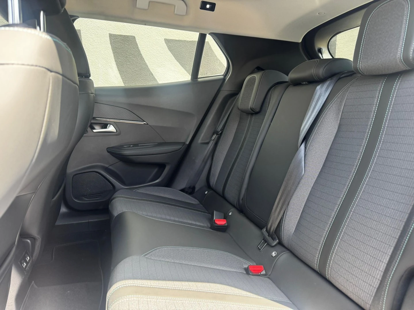 Peugeot 2008 1.5 BlueHDi Allure EAT8