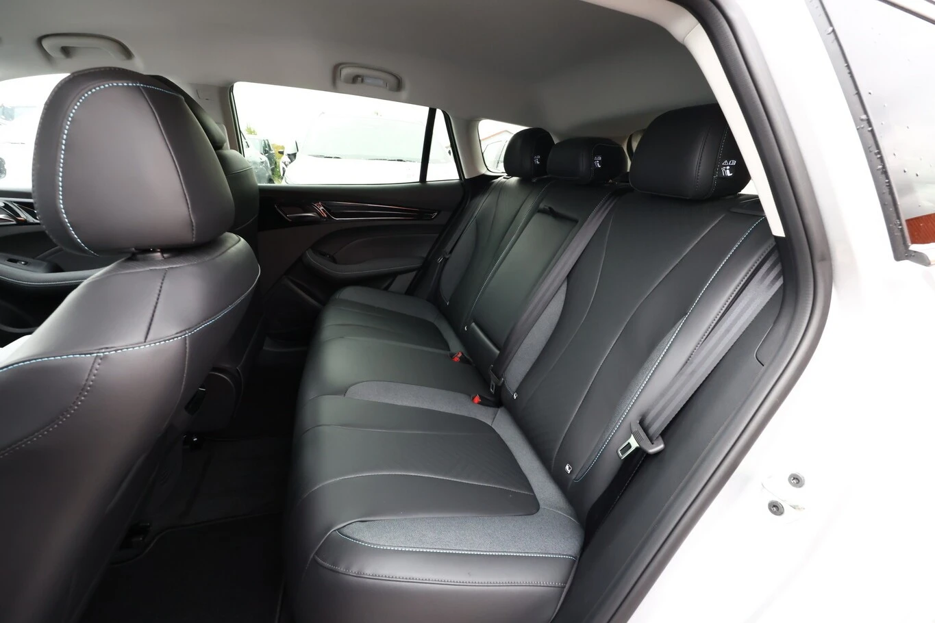 MG MG5 61KW LUXURY 156CV NOVO 10 KM