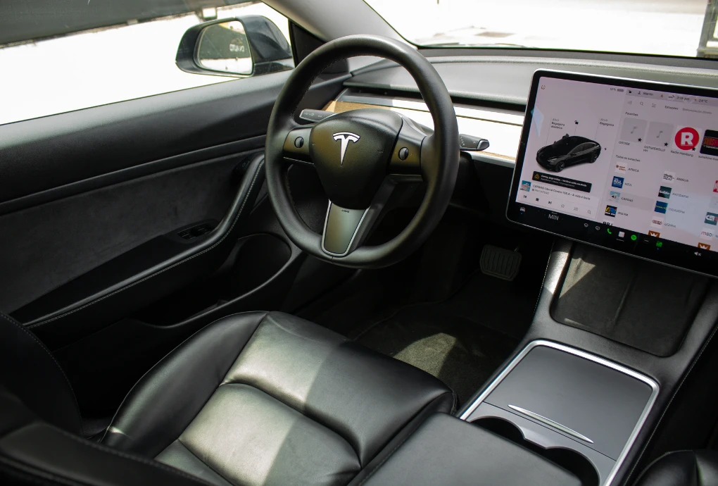 Tesla Model 3 Standard Range Plus RWD