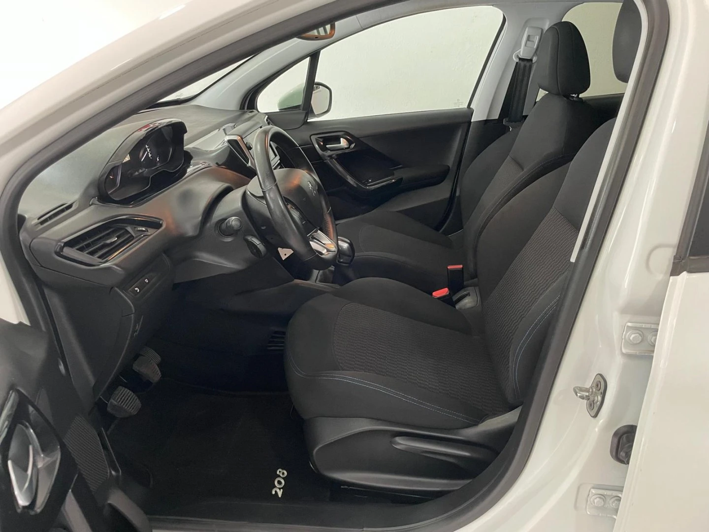 Peugeot 208 1.2 PureTech Signature