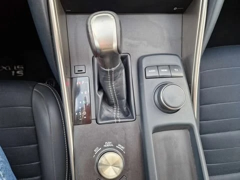 Lexus IS 300H Executive+