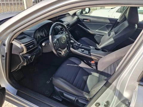 Lexus IS 300H Executive+