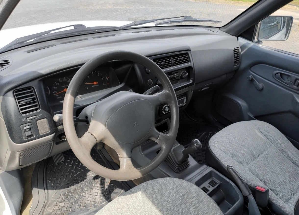 Mitsubishi L 200 2.5D 4 LUGARES