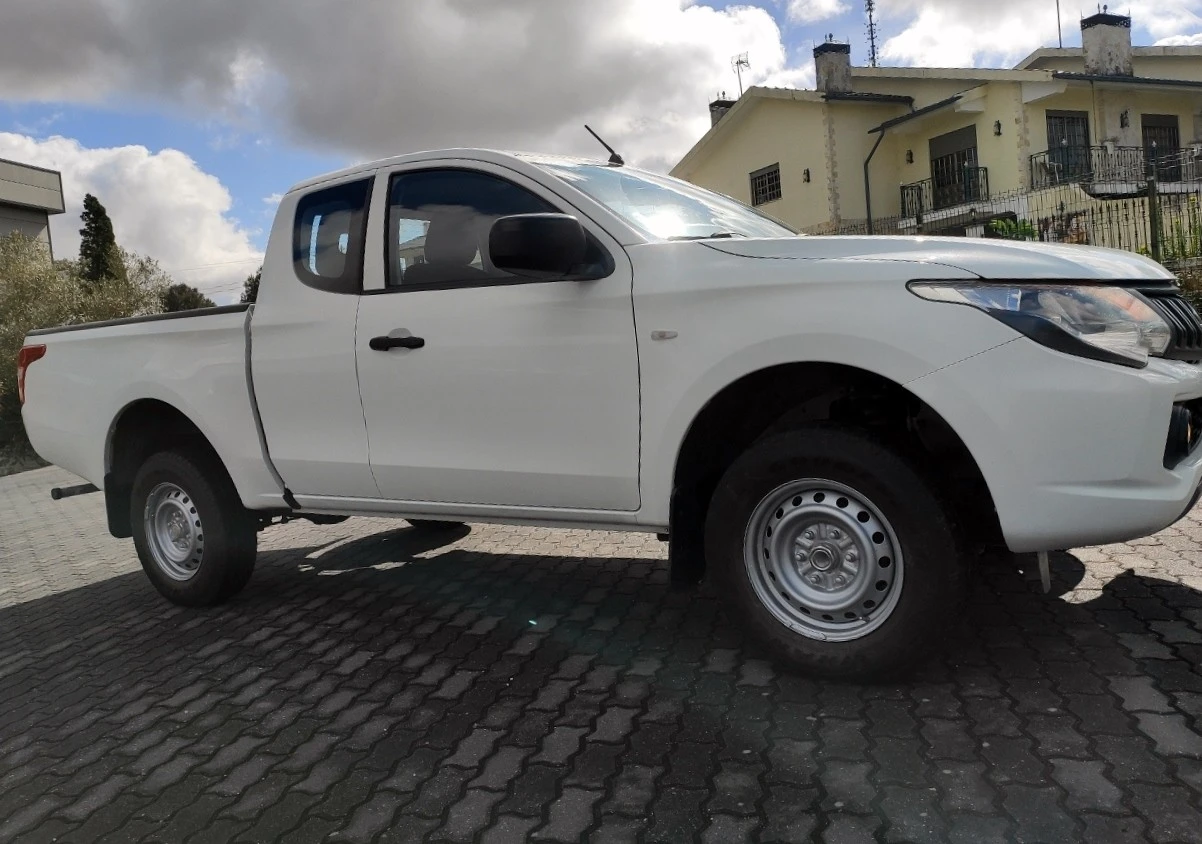 Mitsubishi L 200 2.4 DI-D CD Invite Space Cab 3L 4WD