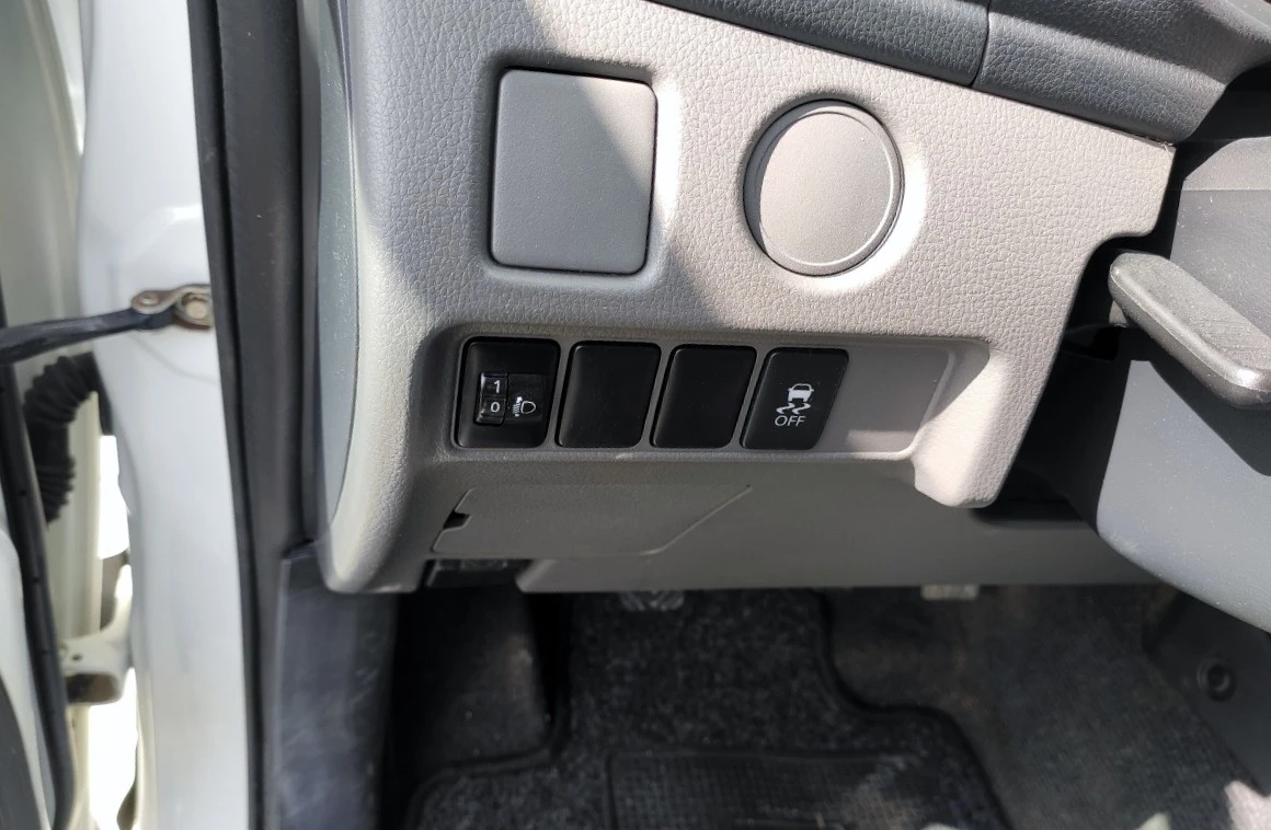 Mitsubishi L 200 2.4 DI-D CD Invite Space Cab 3L 4WD