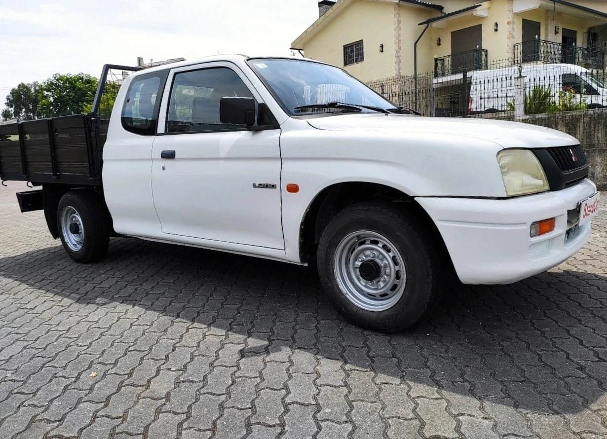 Mitsubishi L 200 2.5D 4 LUGARES