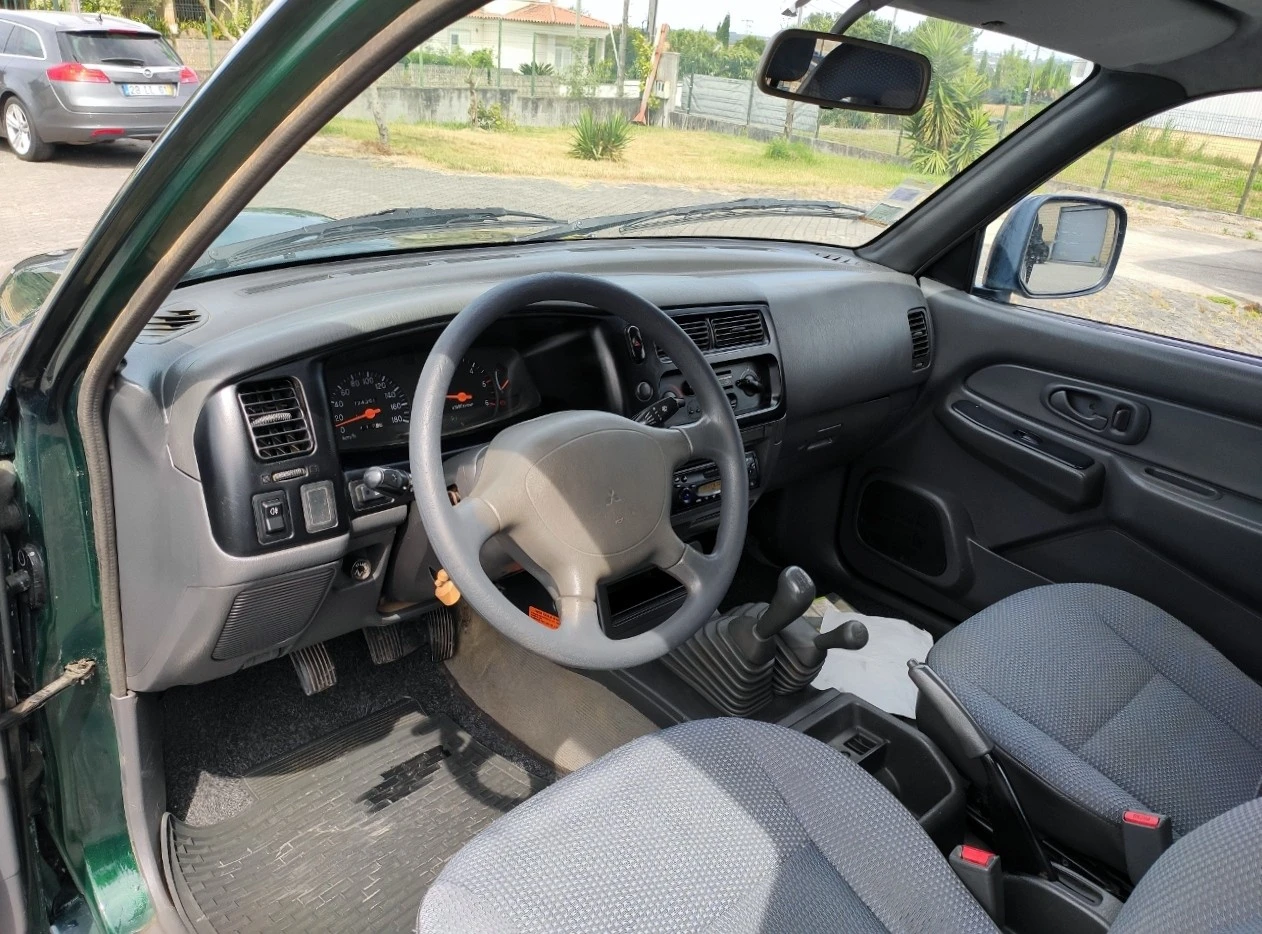 Mitsubishi L 200 2.5 TD Club Strakar AC 3