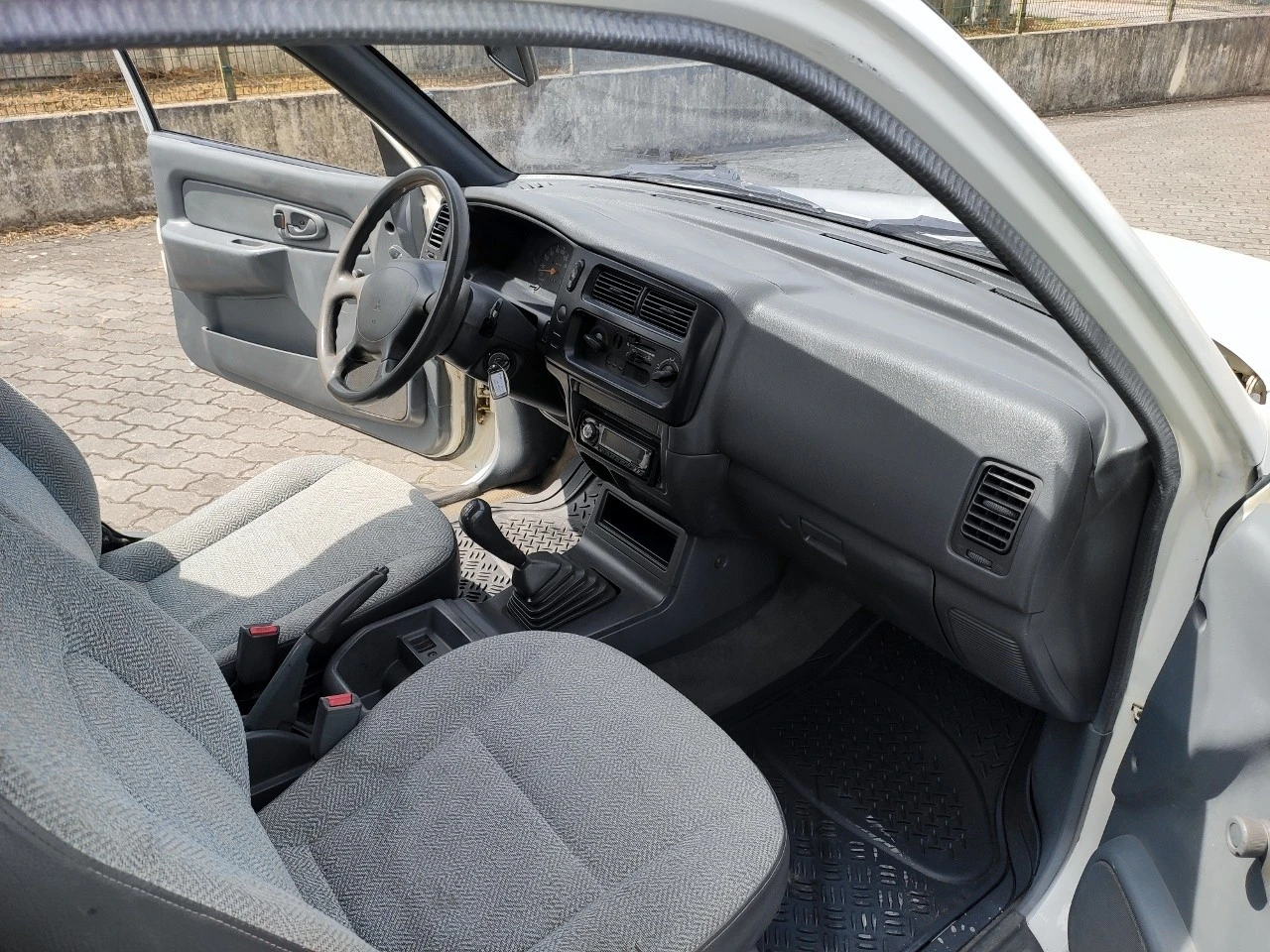 Mitsubishi L 200 2.5D 4 LUGARES