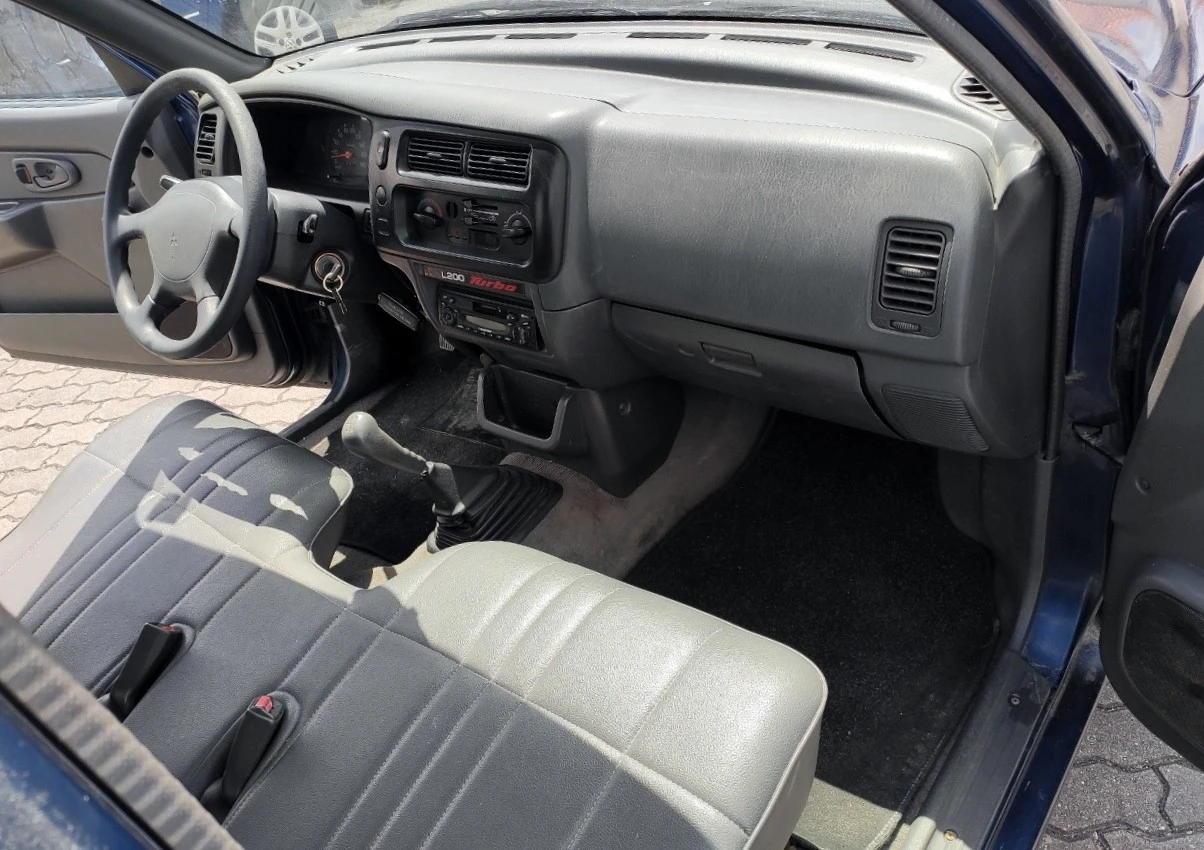 Mitsubishi L 200 2.5 TD 3 LUGARES