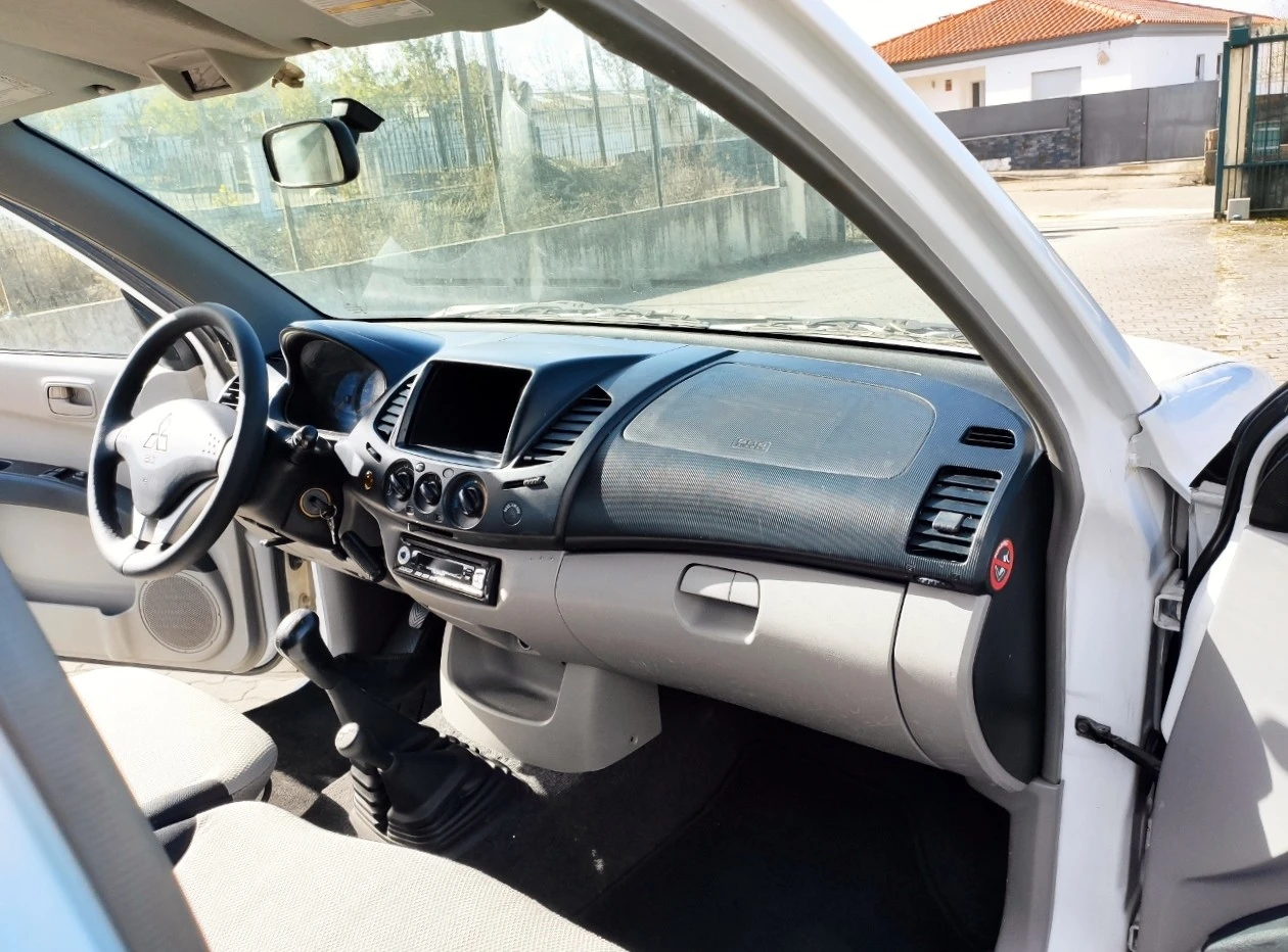 Mitsubishi L 200 2.5 DID 4X4 CAB. SIMPLES