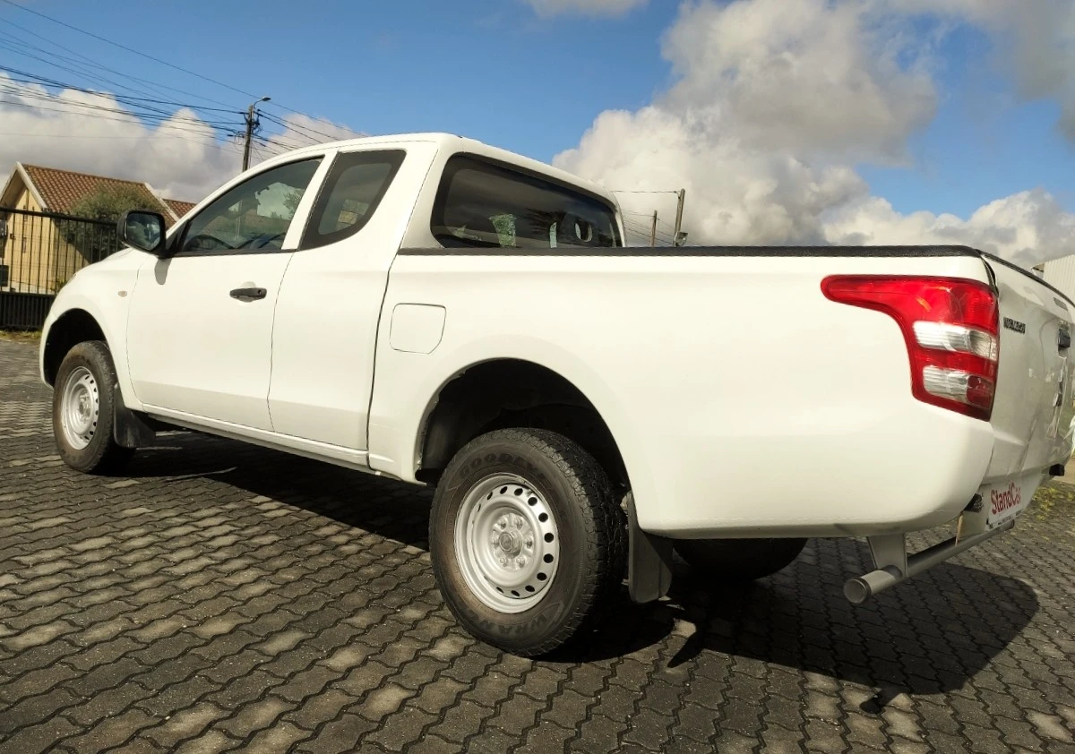 Mitsubishi L 200 2.4 DI-D CD Invite Space Cab 3L 4WD