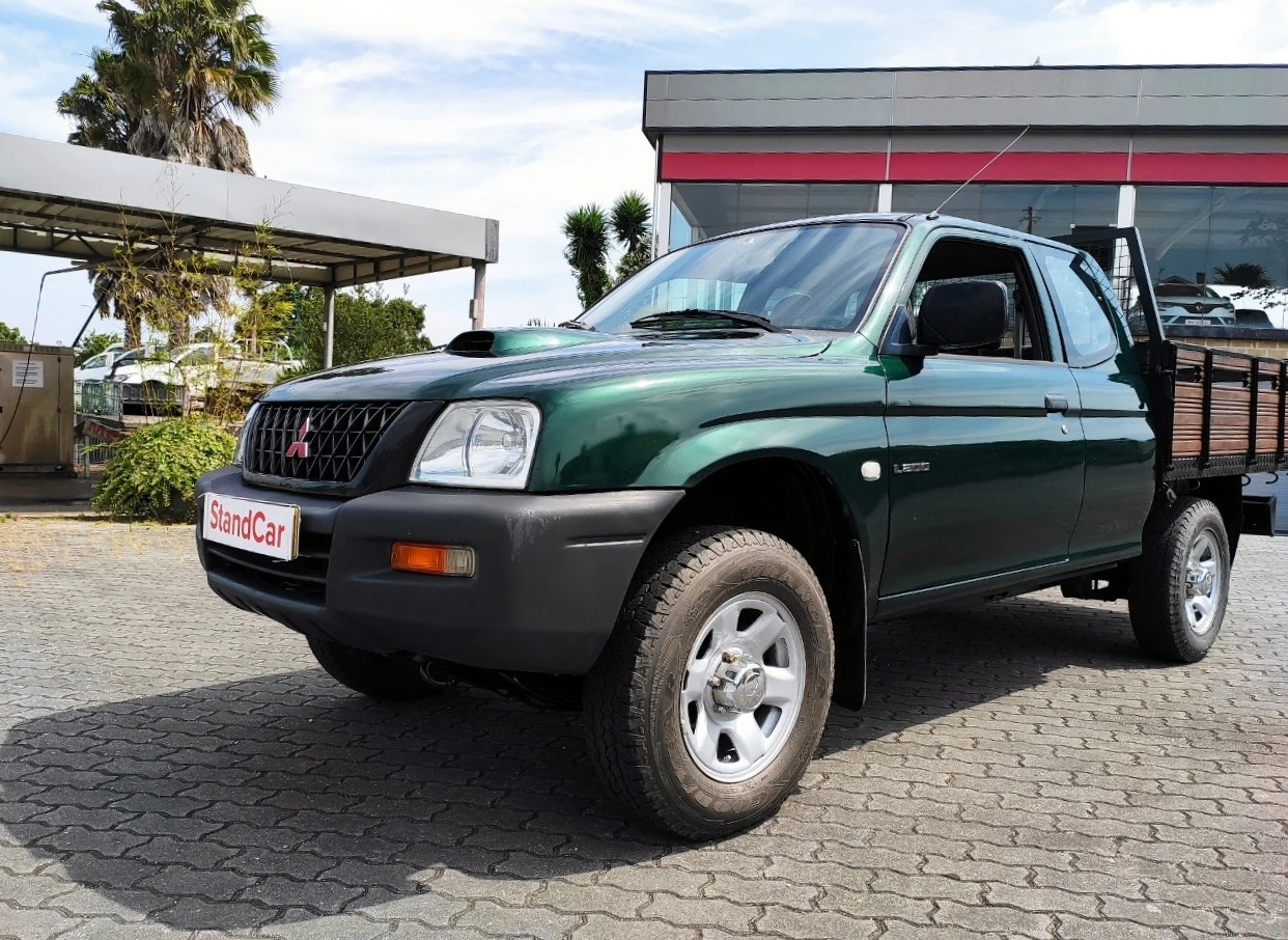 Mitsubishi L 200 2.5 TD Club Strakar AC 3