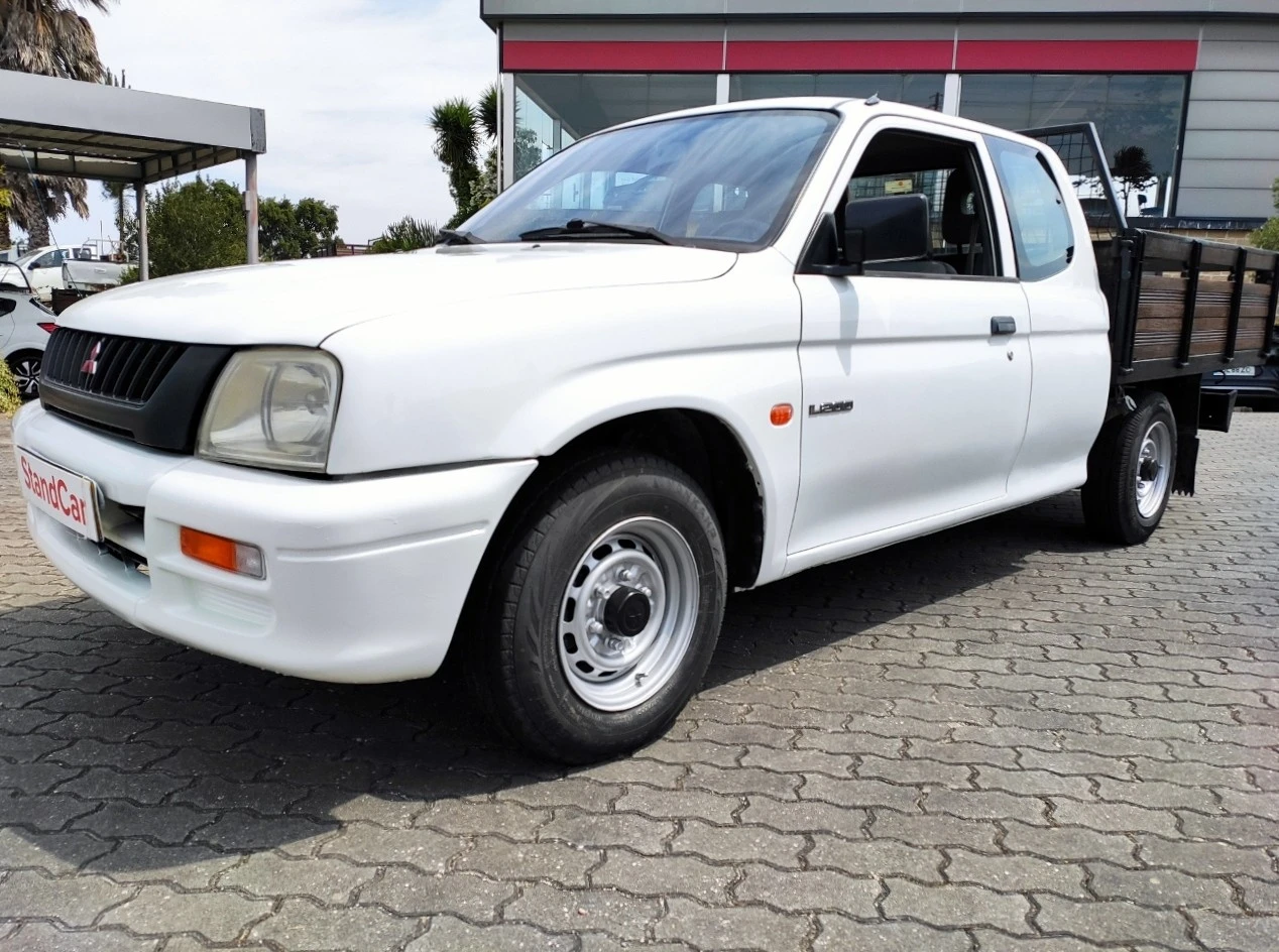 Mitsubishi L 200 2.5D 4 LUGARES