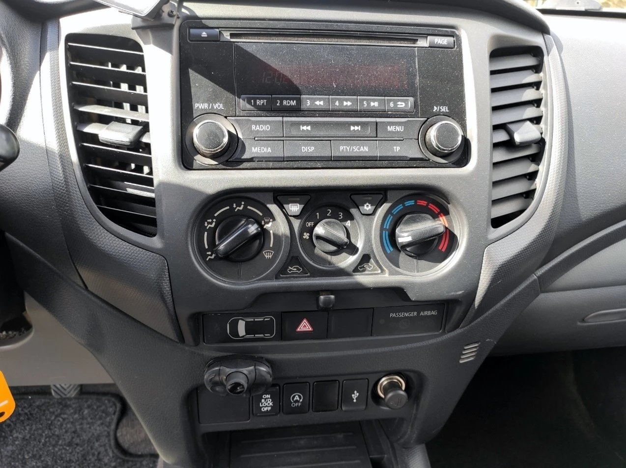 Mitsubishi L 200 2.4 DI-D CD Invite Space Cab 3L 4WD