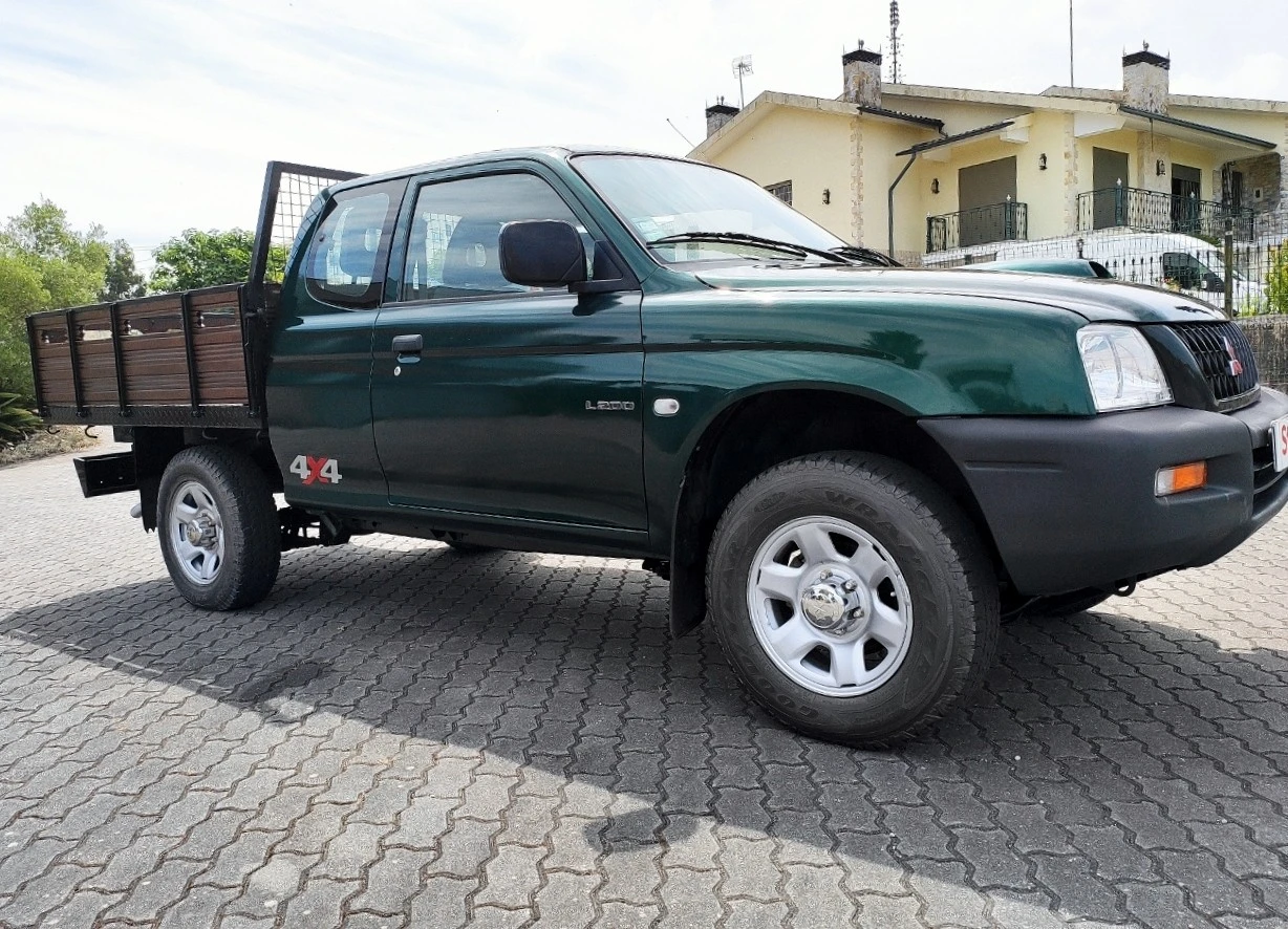 Mitsubishi L 200 2.5 TD Club Strakar AC 3