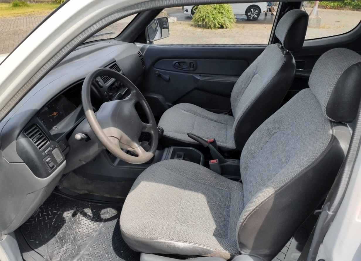 Mitsubishi L 200 2.5D 4 LUGARES