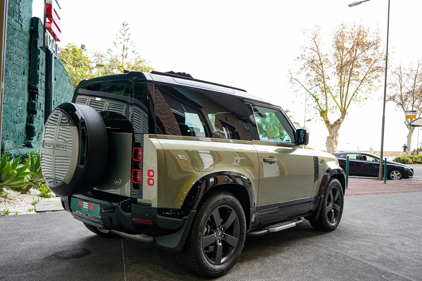 Land Rover Defender 90 D300 X-Dynamic HSE