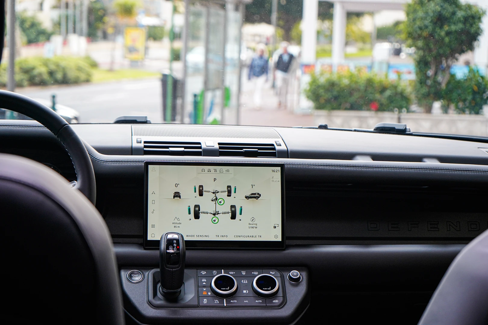 Land Rover Defender 90 D300 X-Dynamic HSE
