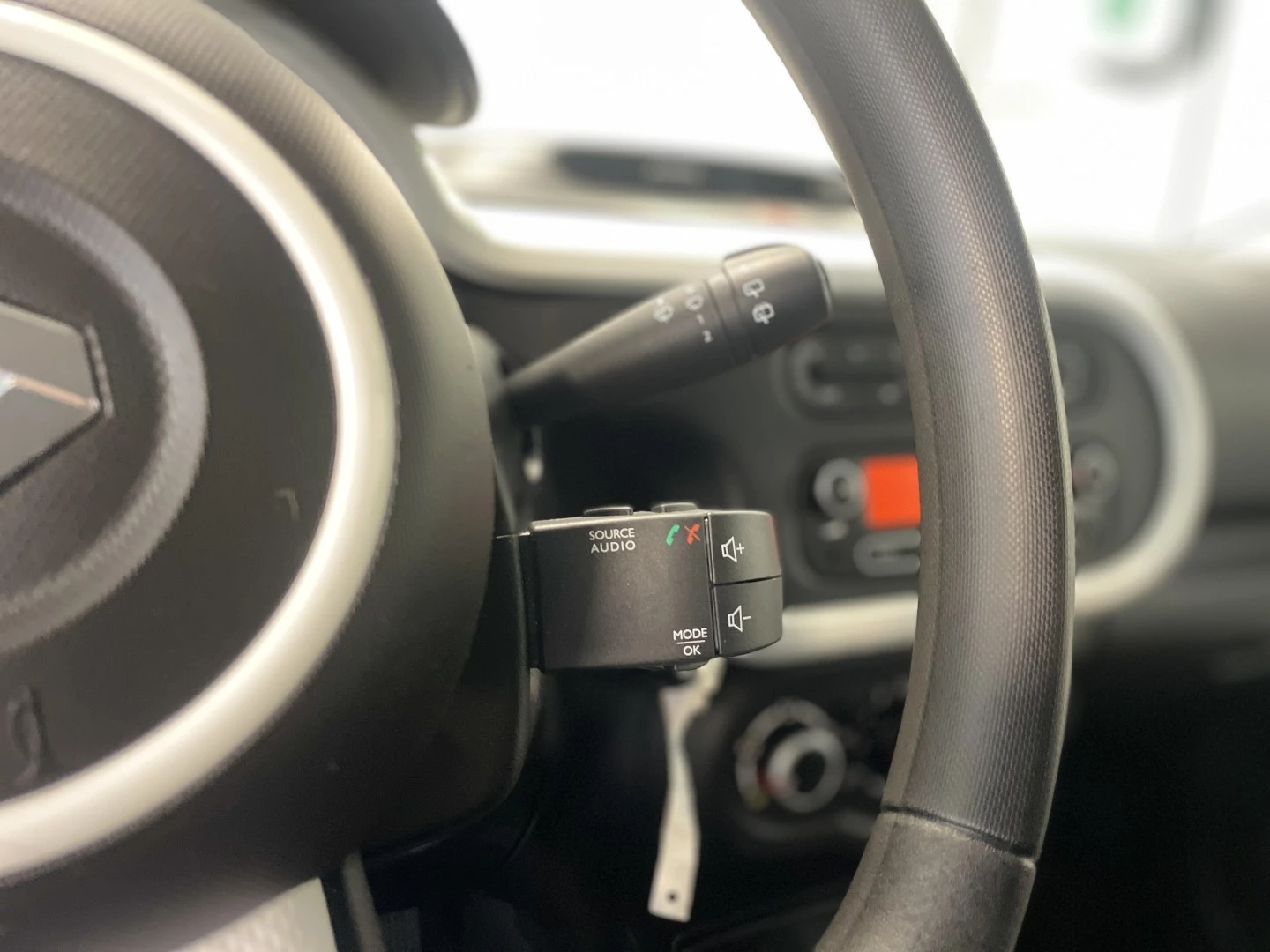 Renault Twingo SCe 65 lIMITED