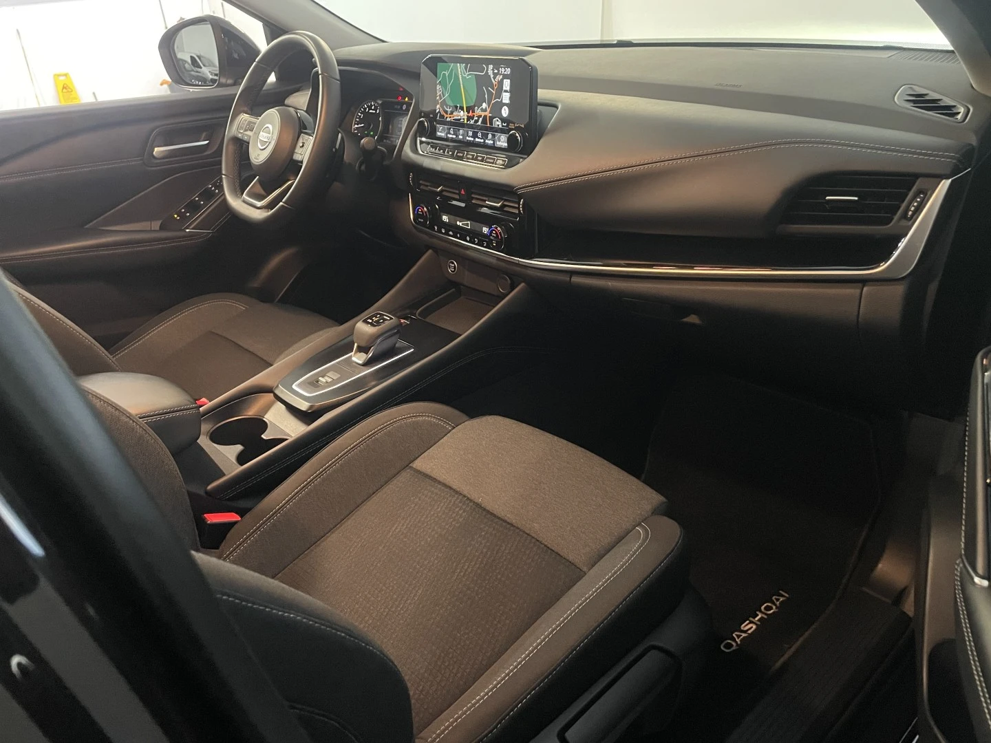 Nissan Qashqai 1.3 DIG-T N-Connecta LED Xtronic