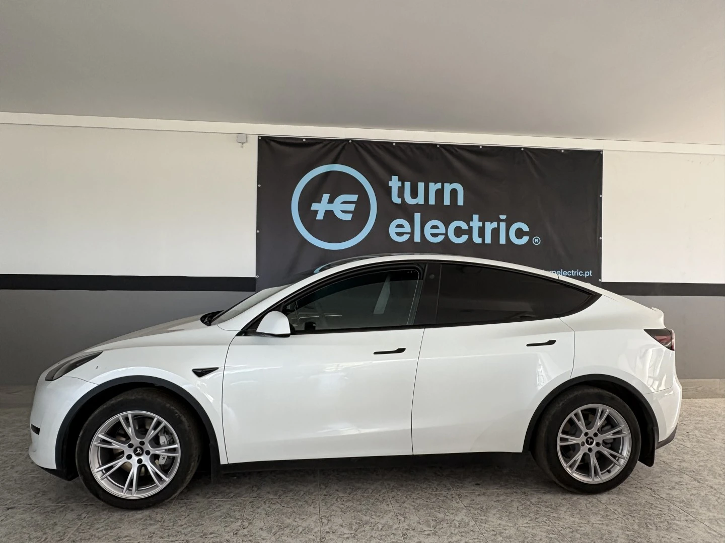 Tesla Model Y RWD
