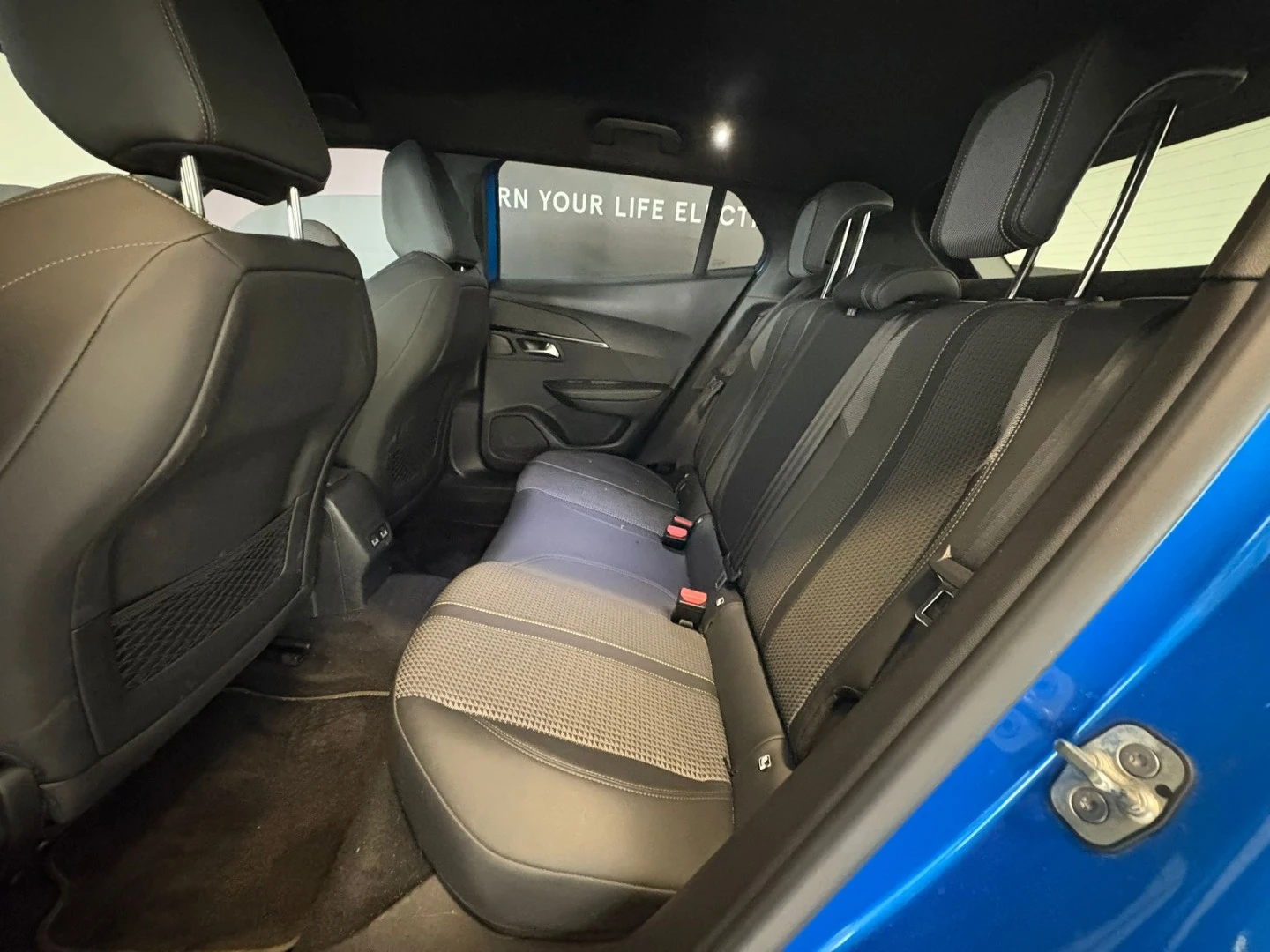 Peugeot e-2008 50 kWh GT